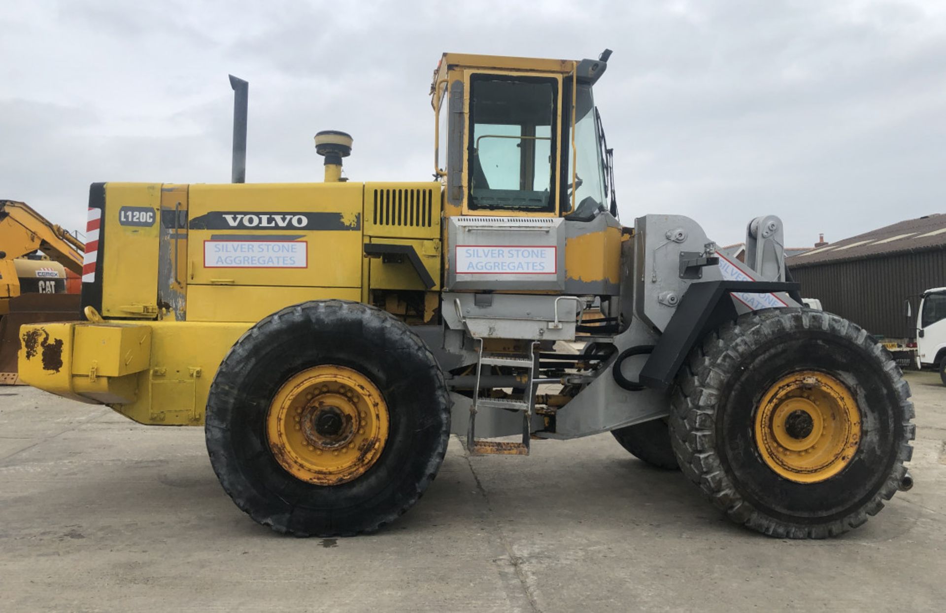 VOLVO L120 C WHEELED LOADER - Image 7 of 11