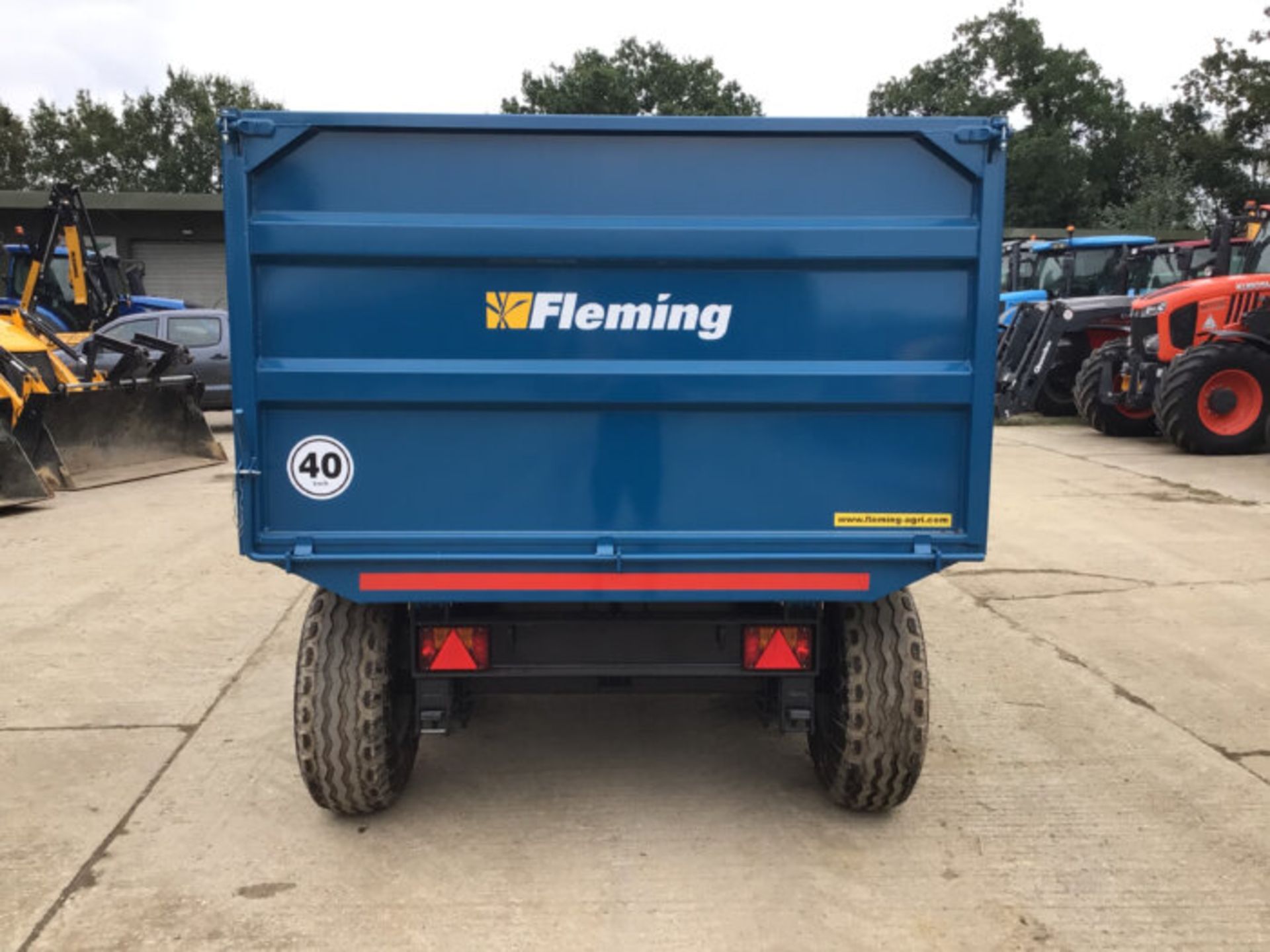 FLEMING TR8 8 TON TIPPING TRAILER - Image 6 of 7