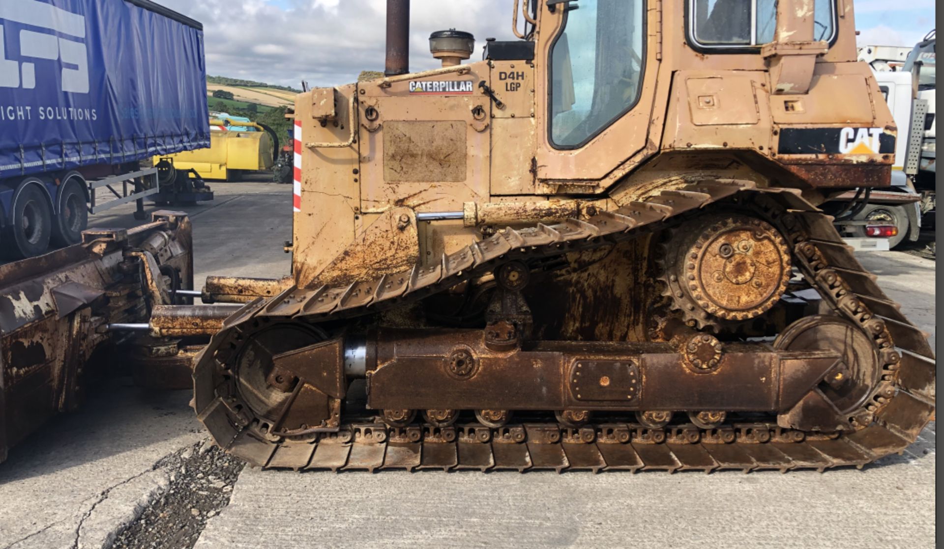 CATERPILLAR D4H LGP TRACKED DOZER | RECON ENGINE - Image 9 of 9