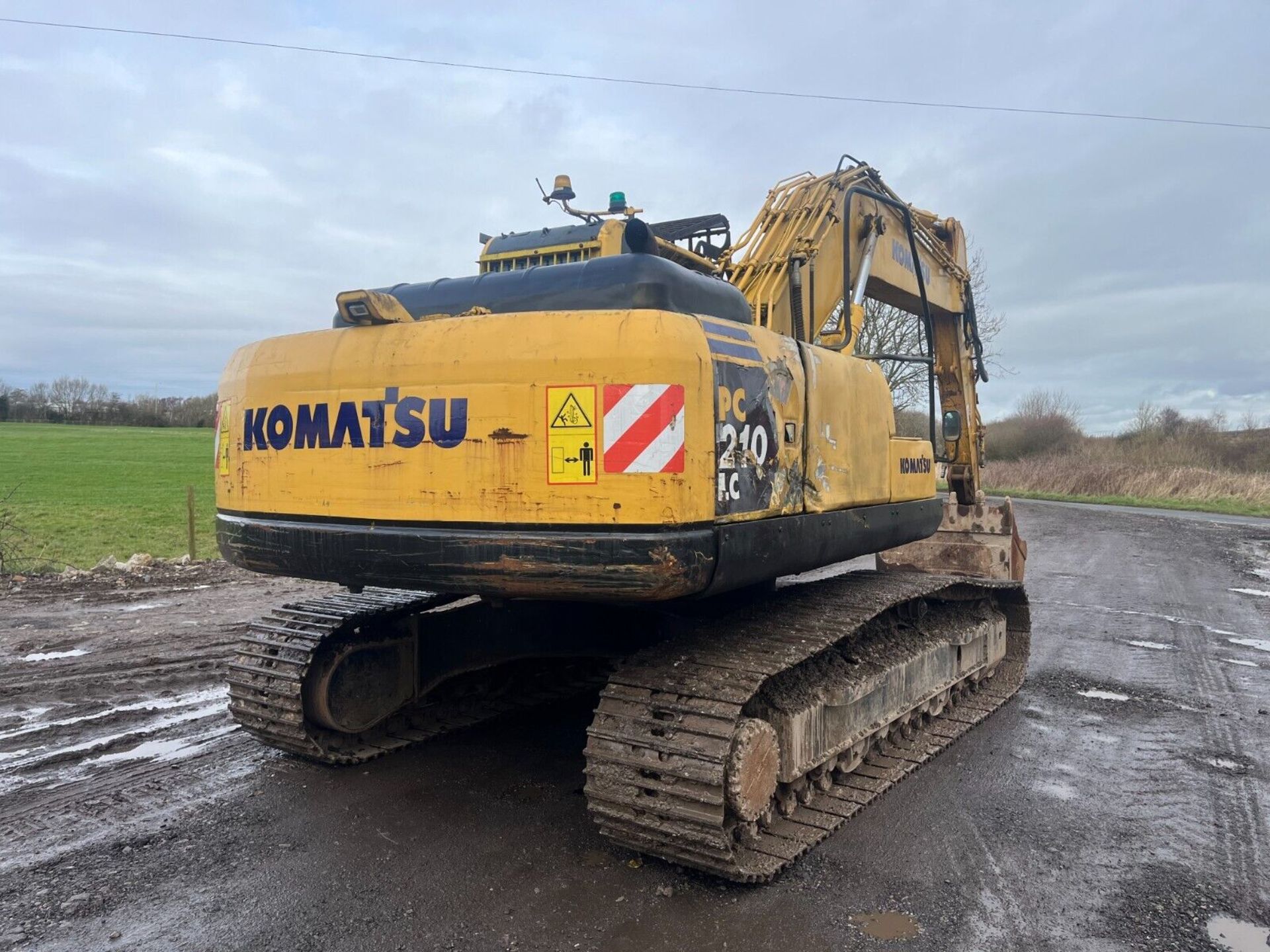 POWER AND PRECISION: 2007 KOMATSU PC210-LC8 DEMOLITION EXCAVATOR - Bild 13 aus 20