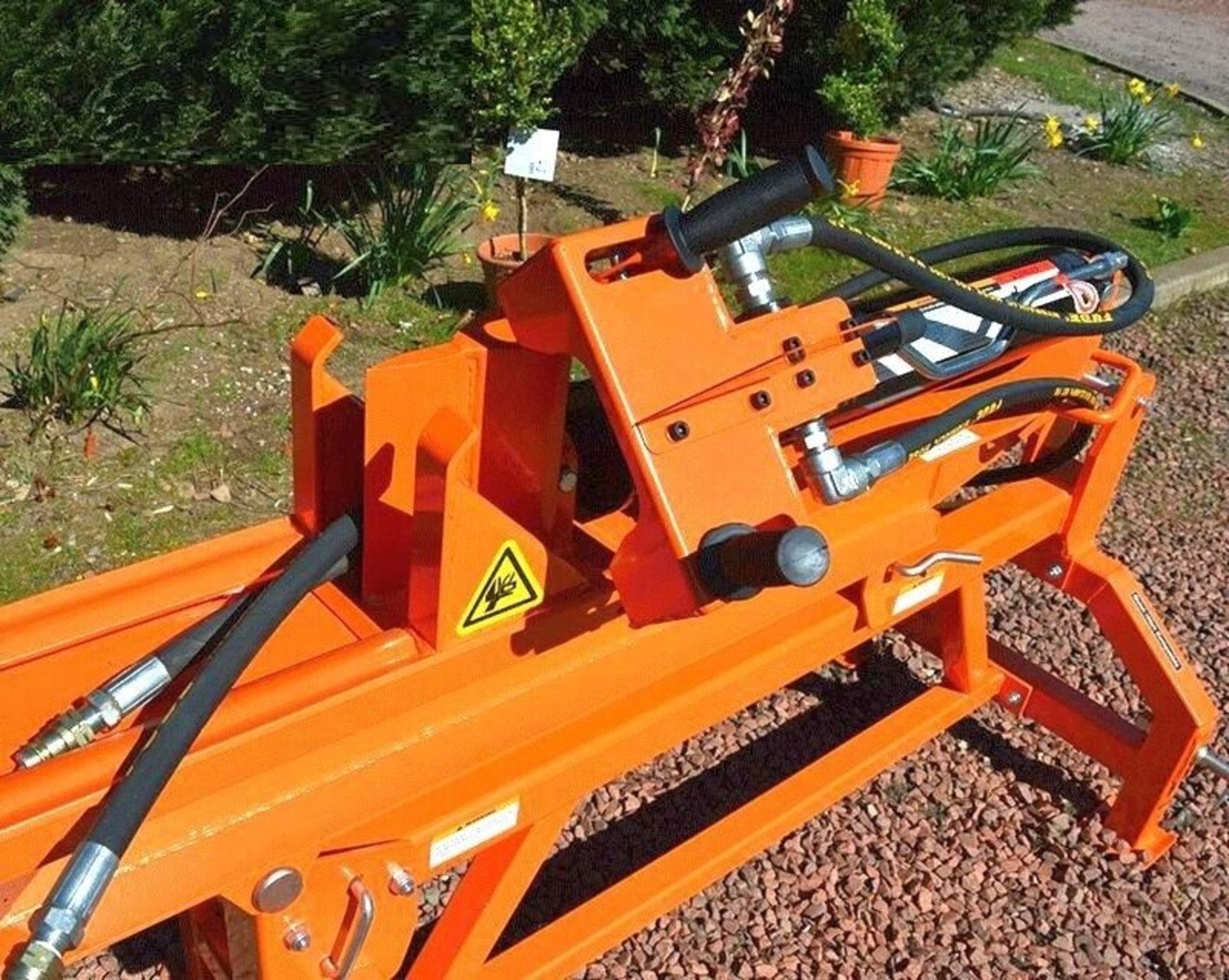 NEW POWERFUL LOG PROCESSING: 25T SPLITTER FOR 23-INCH LOGS - Image 12 of 12