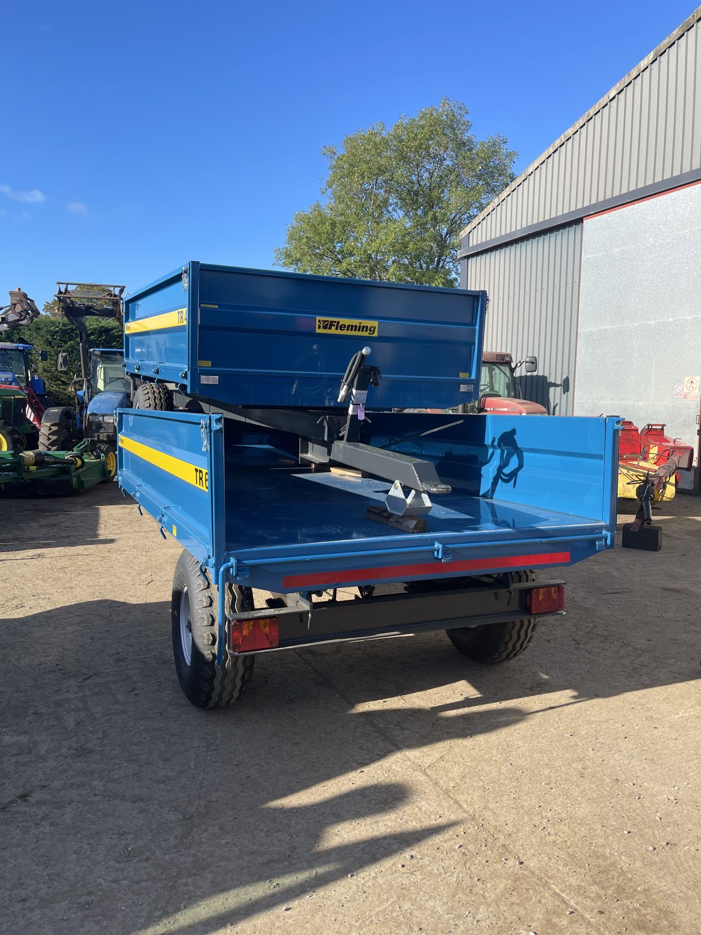 BRAND NEW FLEMING TR4 TIPPING TRAILER. - Bild 2 aus 5