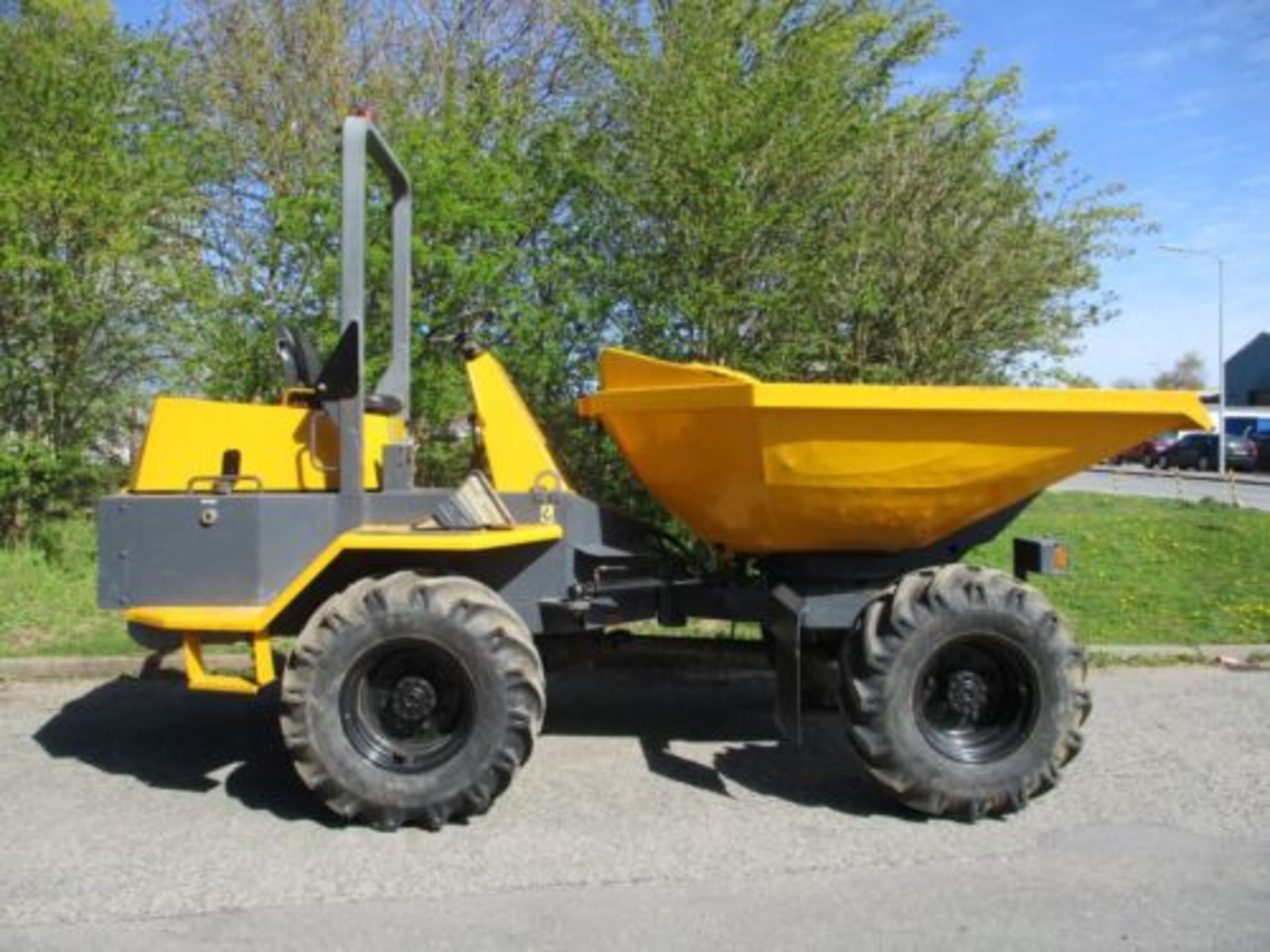 NEUSON 6-TON SWIVEL SKIP DUMPER: YOUR HEAVY LIFTER - Image 4 of 17