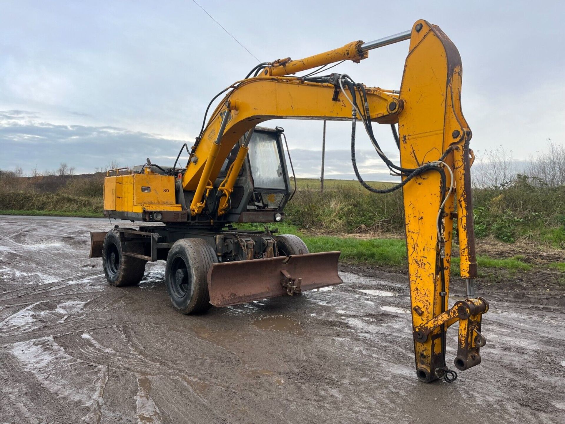 ISUZU PRECISION: JS130W EXCAVATOR - 4-CYLINDER ENGINE MASTERY