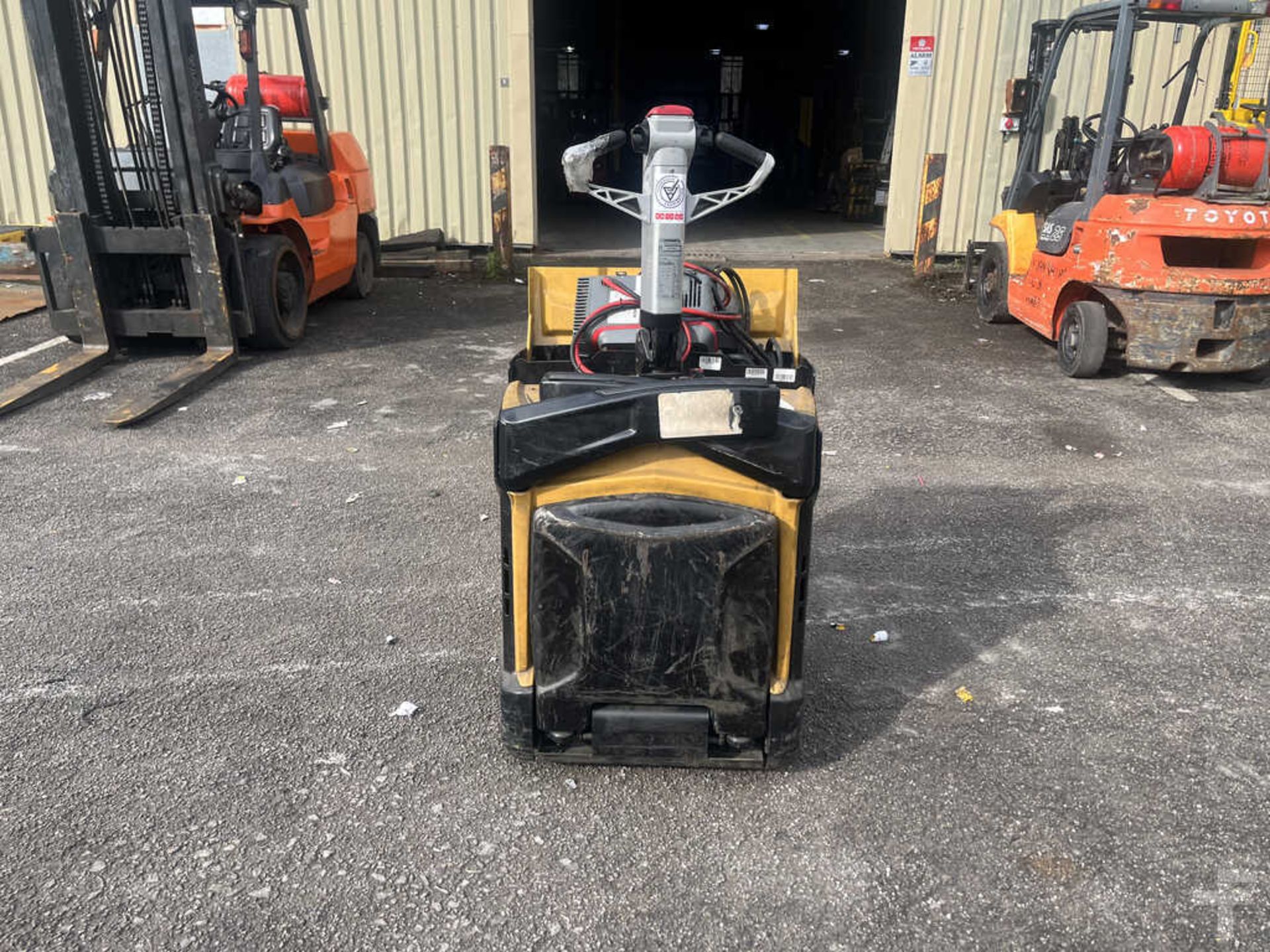 2015 CAT LIFT TRUCKS NPV20N2 *CHARGER INCLUDED