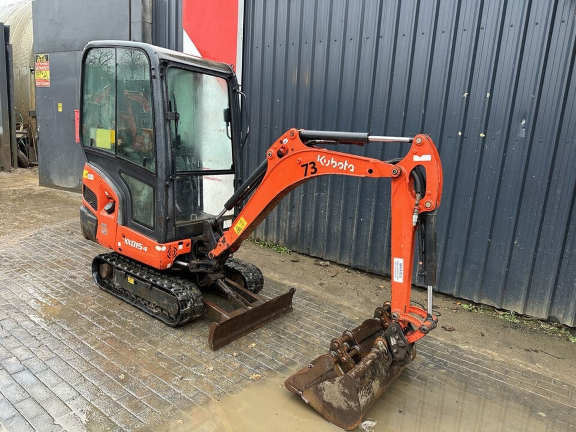 EARTH-MOVING EXCELLENCE: 2017 KUBOTA DIESEL DIGGER WITH 3 BUCKETS - Image 2 of 12