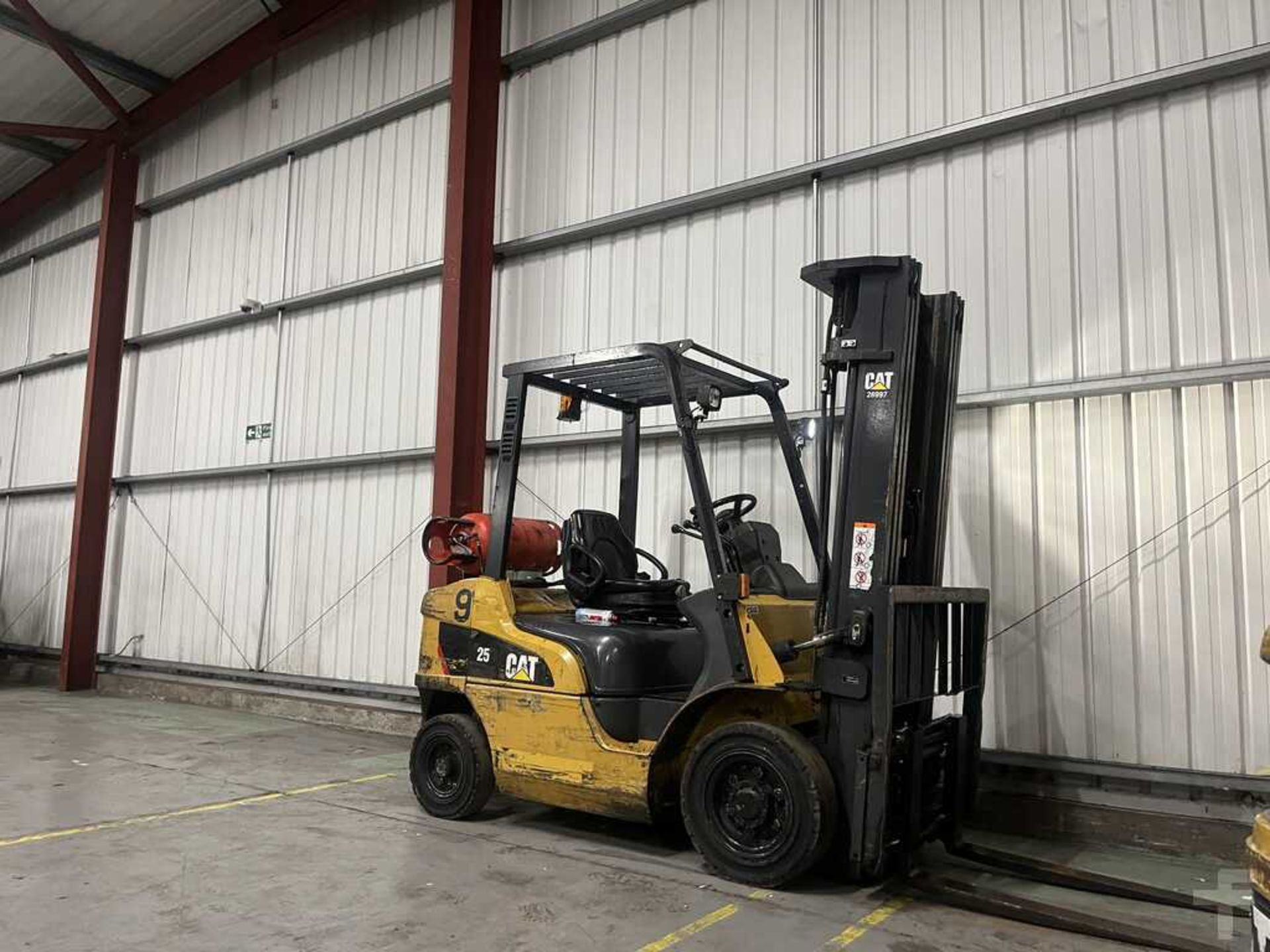 2015 LPG FORKLIFTS CAT LIFT TRUCKS GP25NT - Image 4 of 6