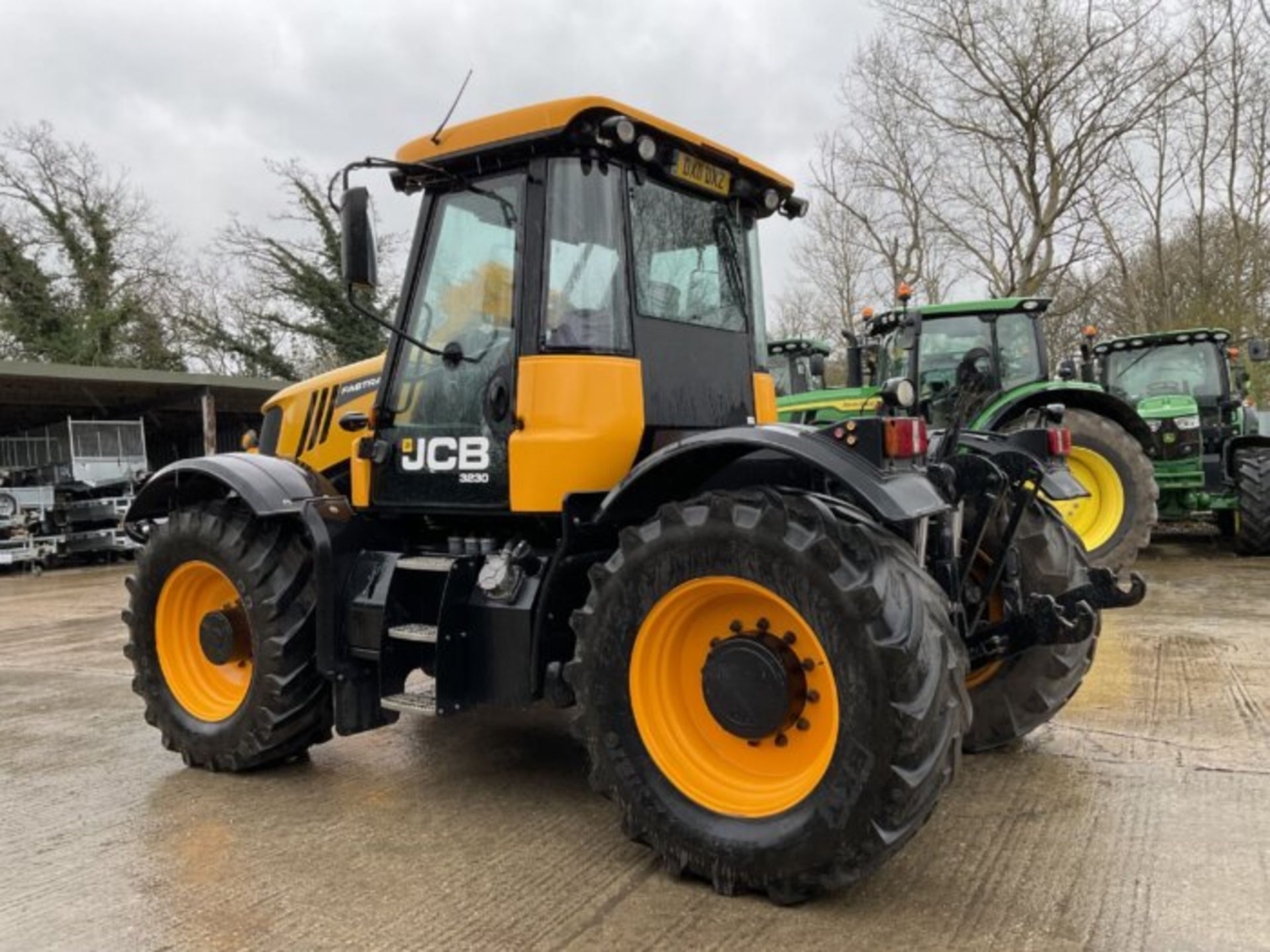 YEAR 2011 – 11 REG JCB 3230 FASTRAC - Image 2 of 10