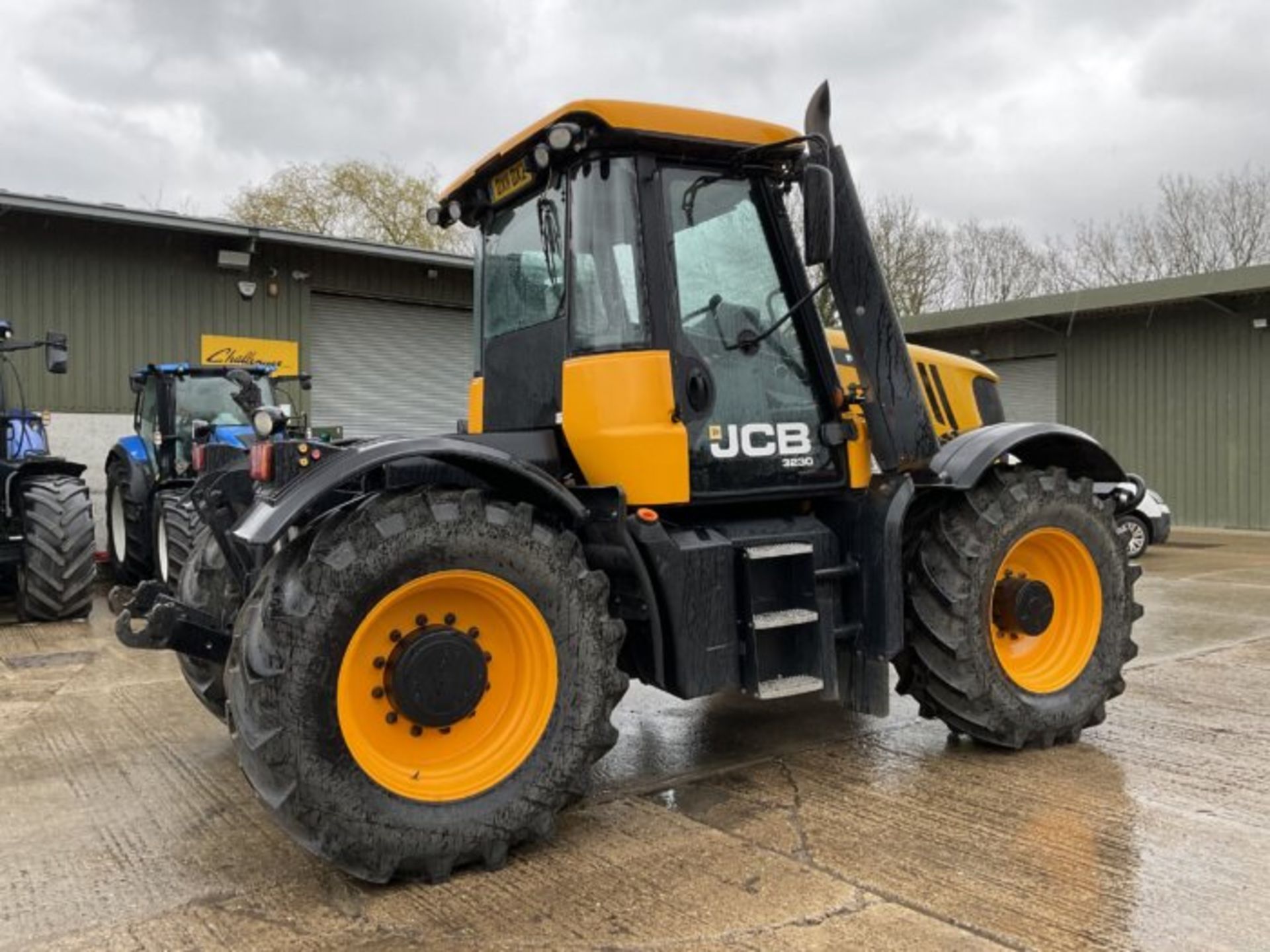 YEAR 2011 – 11 REG JCB 3230 FASTRAC - Image 7 of 10