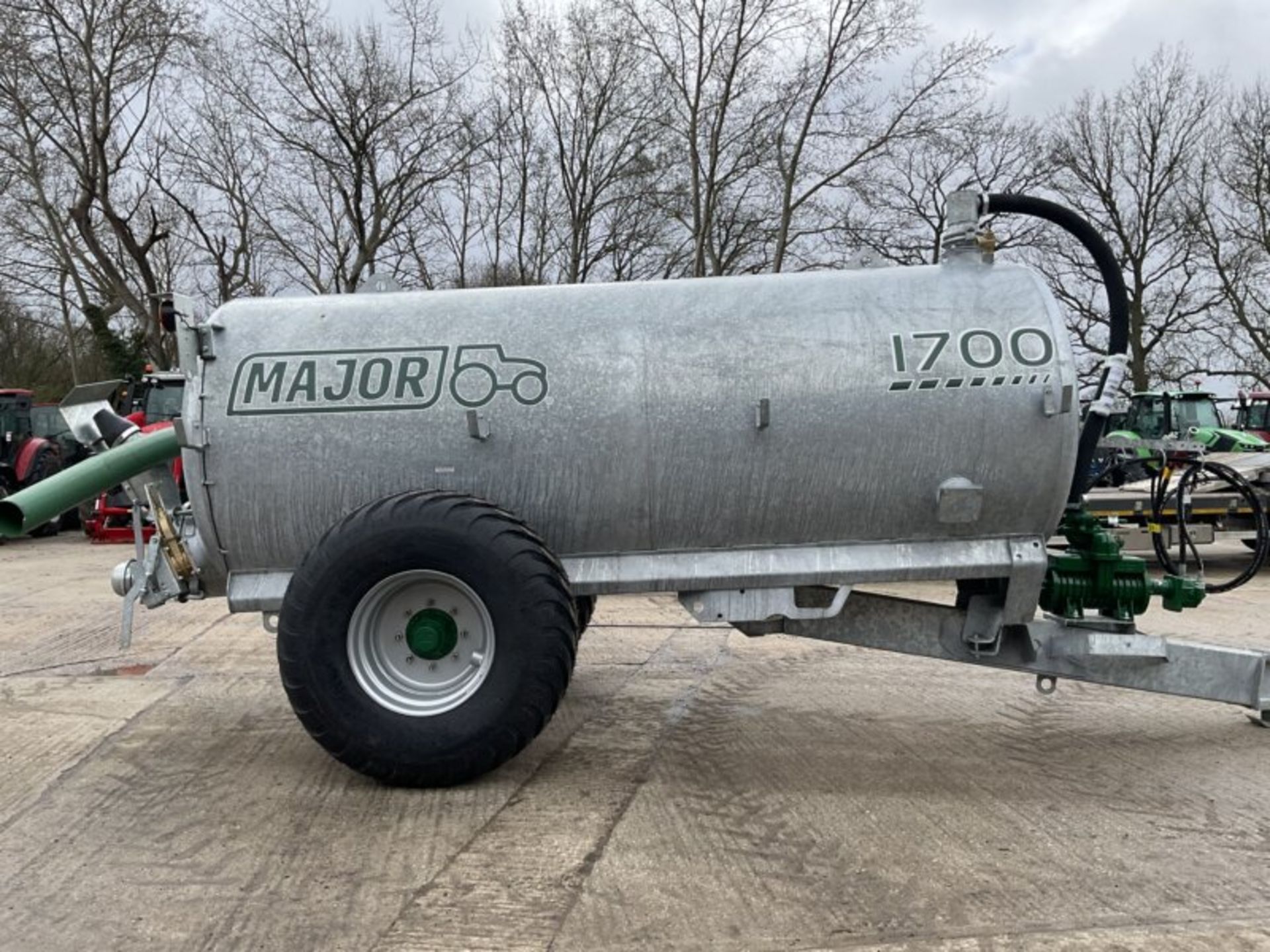 MAJOR 1700 GALLON VACUUM TANKER - Image 3 of 8