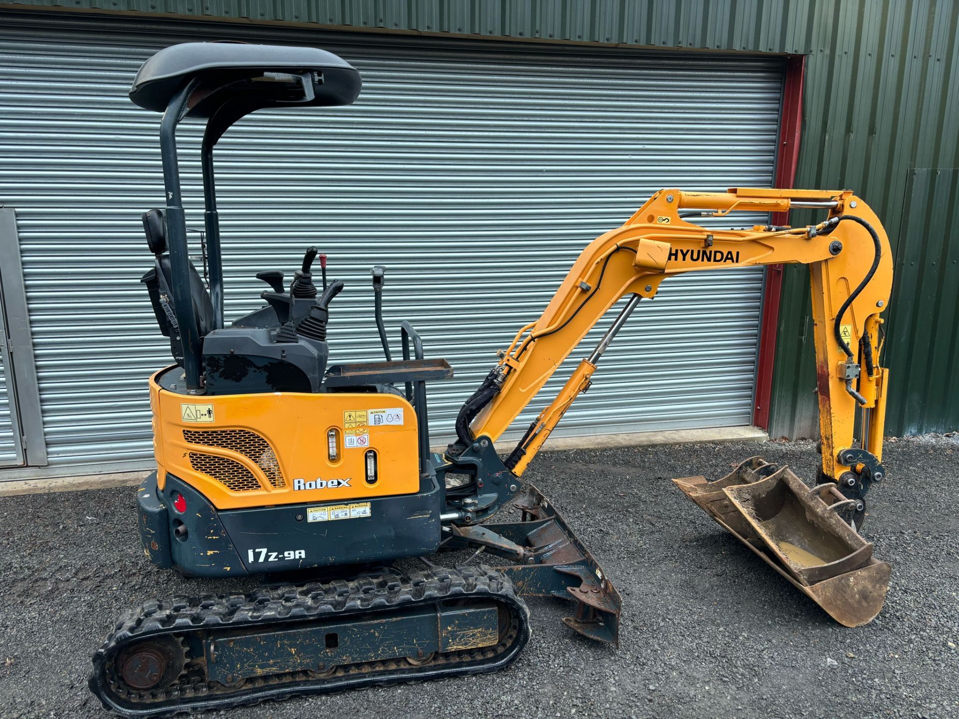 HYUNDAI ROBED 17Z-9R MINI DIGGER EXCAVATOR 2016