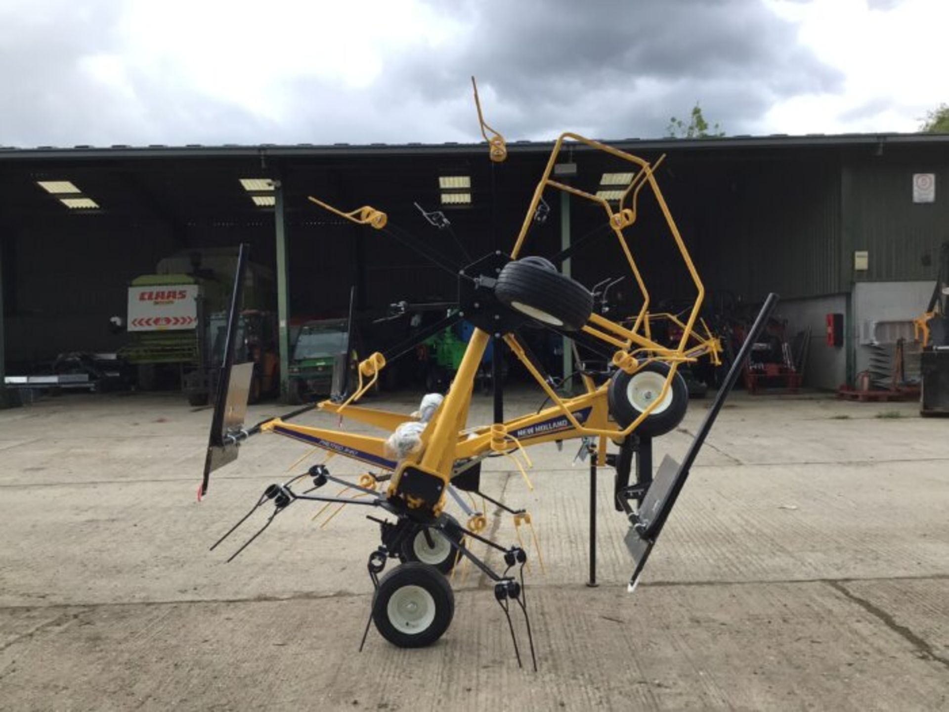 2022 NEW HOLLAND PROTED 540. 4 ROTOR TEDDER. HYDRAULIC FOLDING. - Image 8 of 8