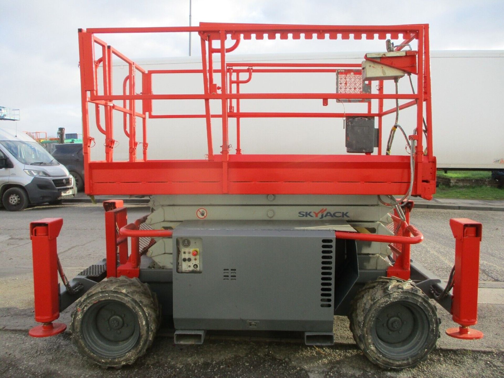 KUBOTA ENGINE SKYJACK SJ6832 SCISSOR LIFT