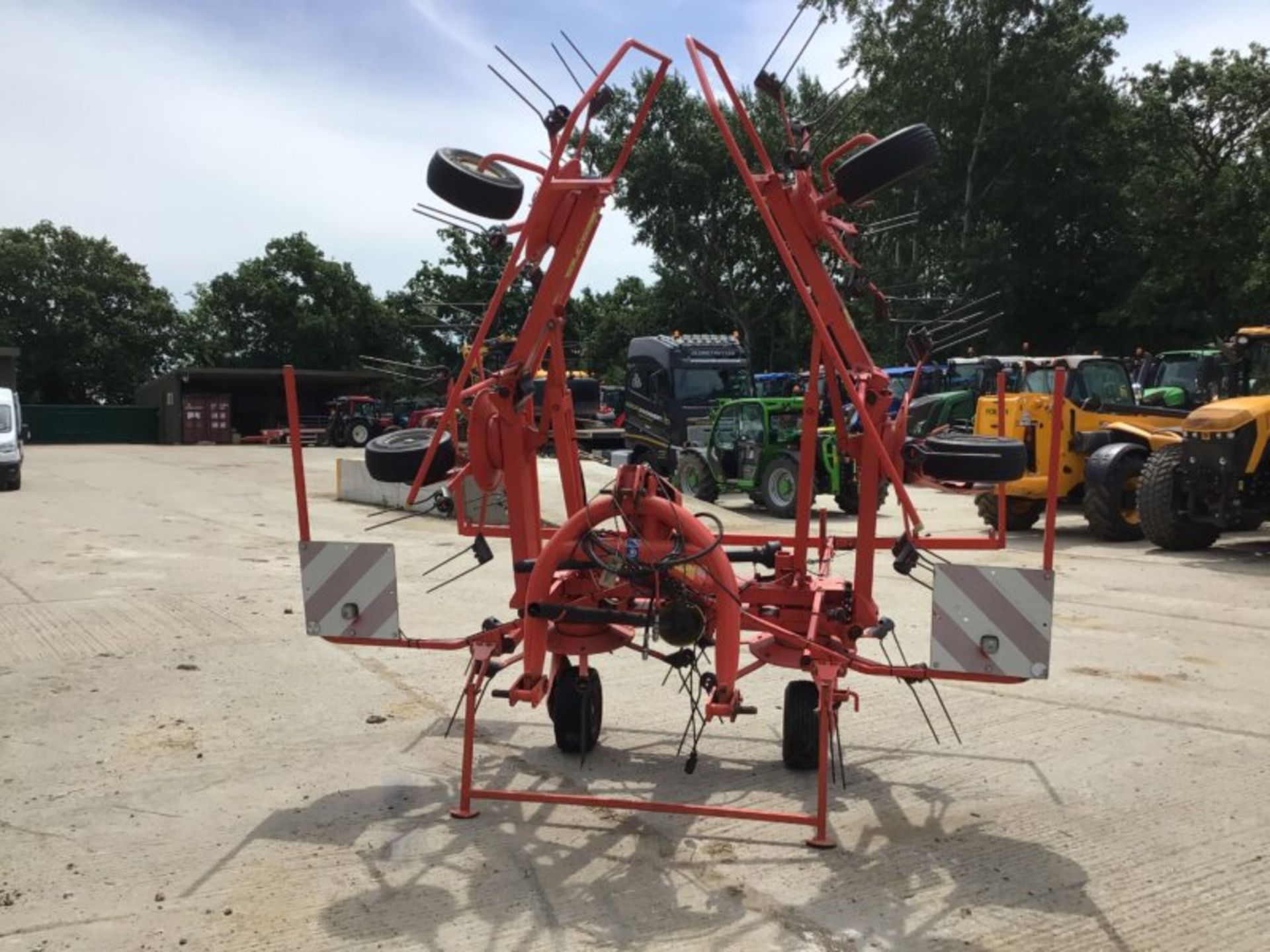 KUHN GF6502 6 ROTOR TEDDER - Image 6 of 6