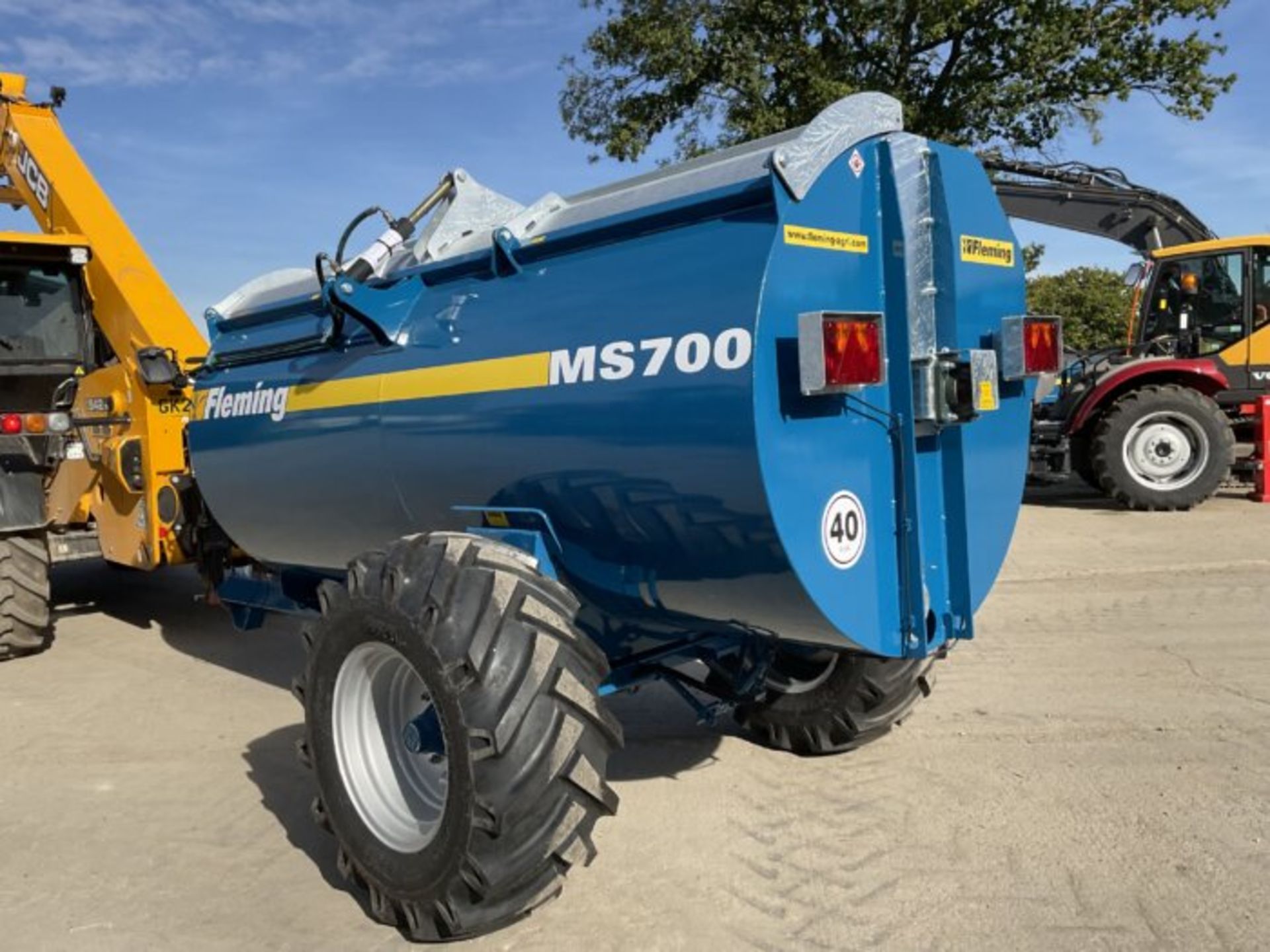 2023 NEW FLEMING MS700 MUCK SPREADER. HYDRAULIC BRAKES. HYDRAULIC TOP LID. - Image 4 of 9