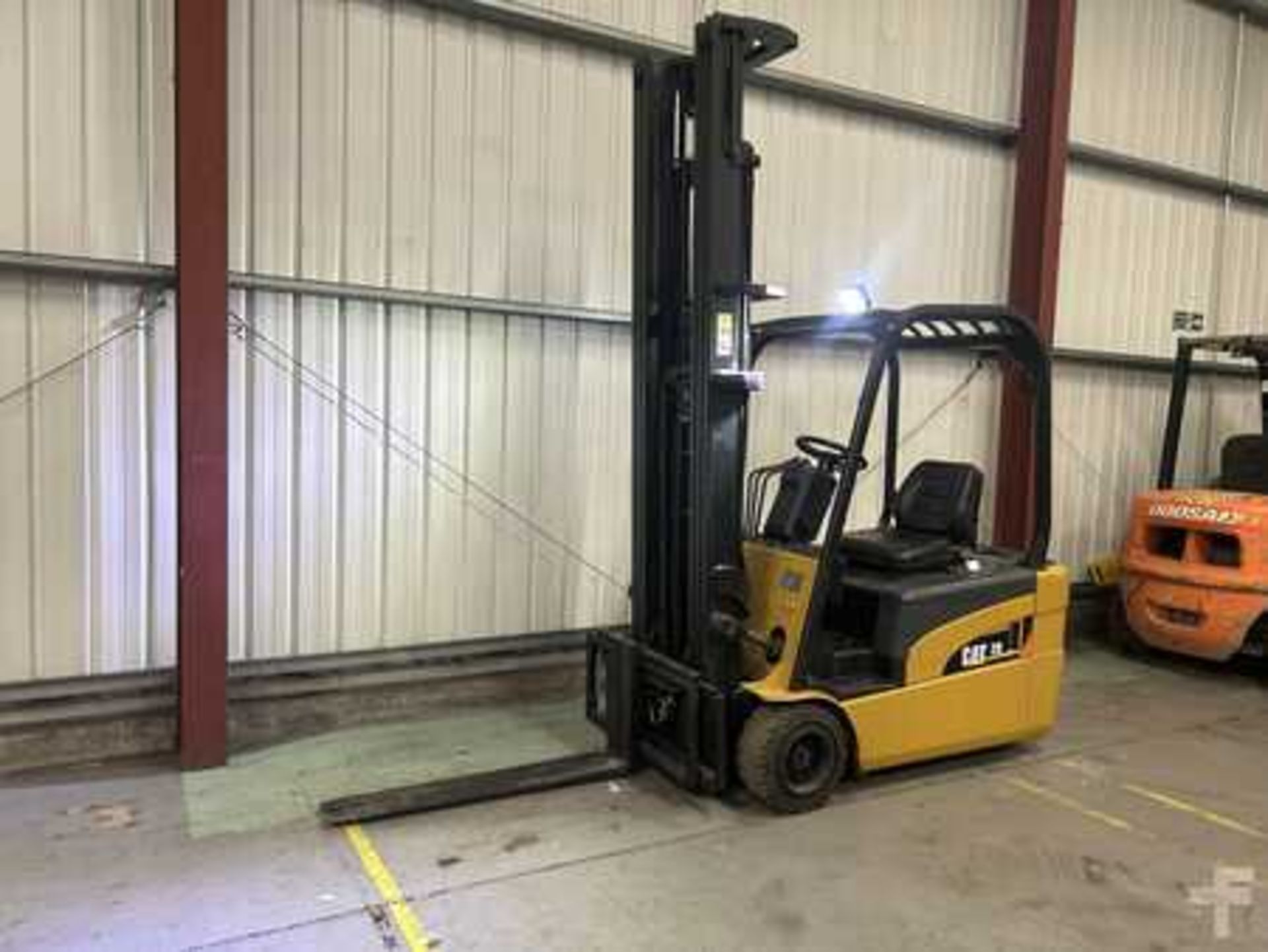 ELECTRIC - 3 WHEELS CAT LIFT TRUCKS EP20NT - Bild 3 aus 6