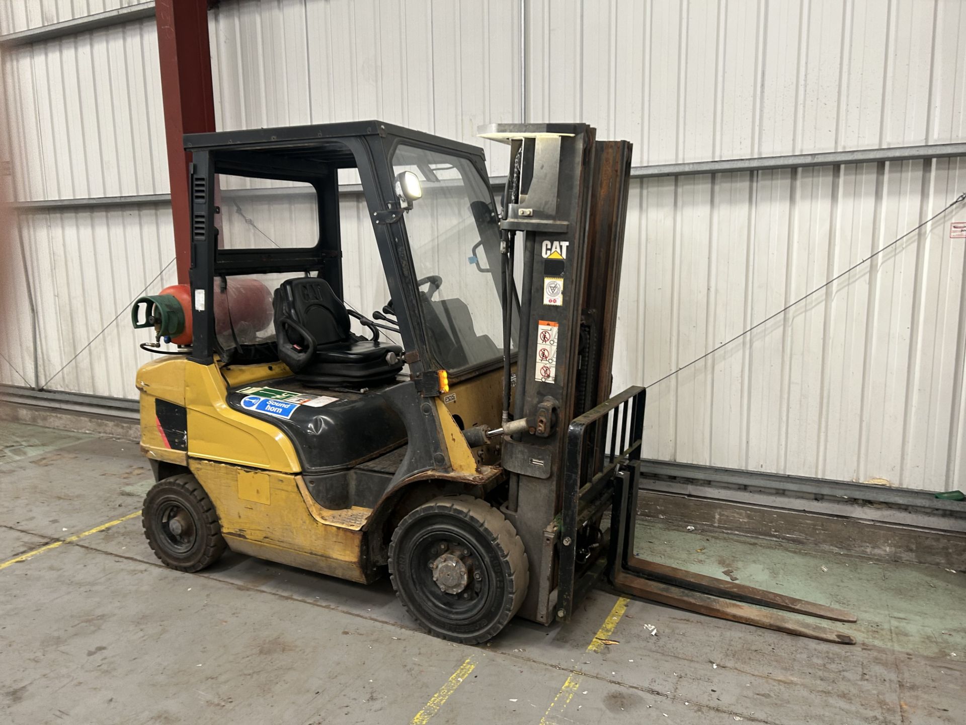 LPG FORKLIFTS CAT LIFT TRUCKS GP25NTD - Image 4 of 6