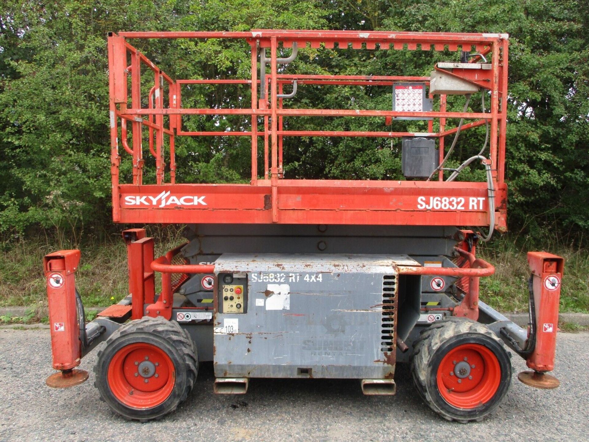 KUBOTA ENGINE SKYJACK SJ6832 SCISSOR LIFT - Bild 9 aus 14