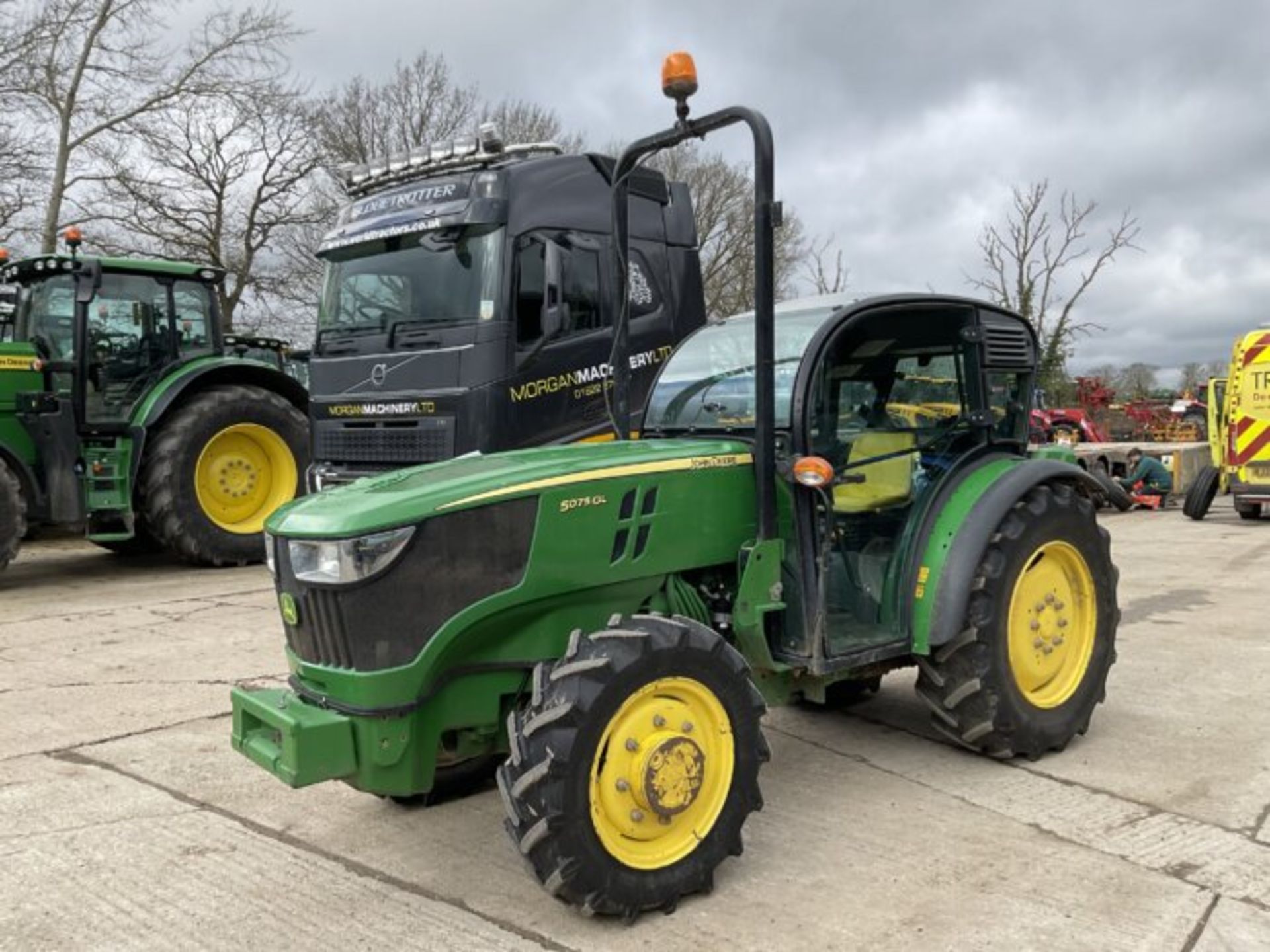 2015 JOHN DEERE 5075 GL