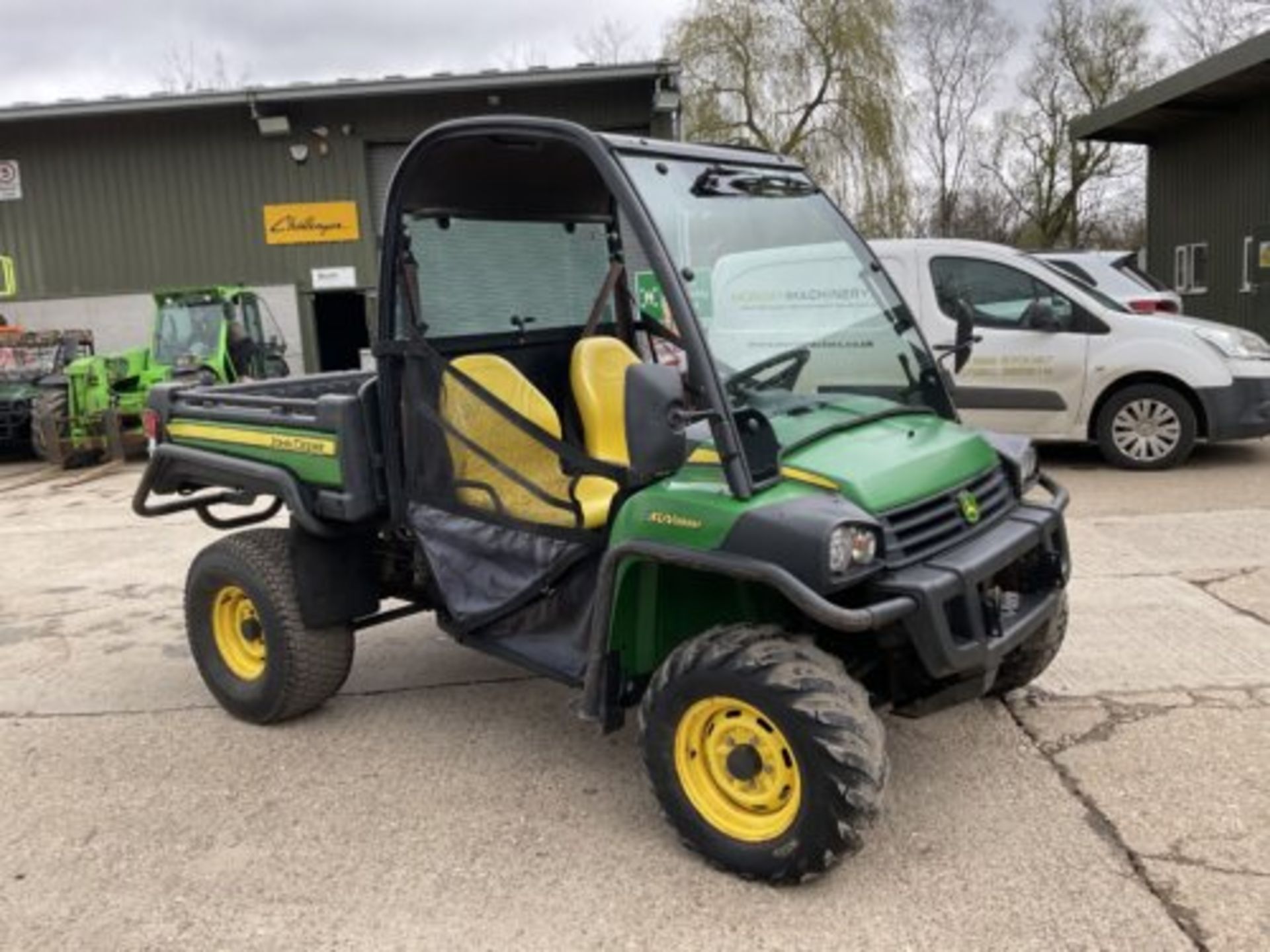 2425 HOURS. YEAR 2018 JOHN DEERE XUV855M - Image 4 of 9