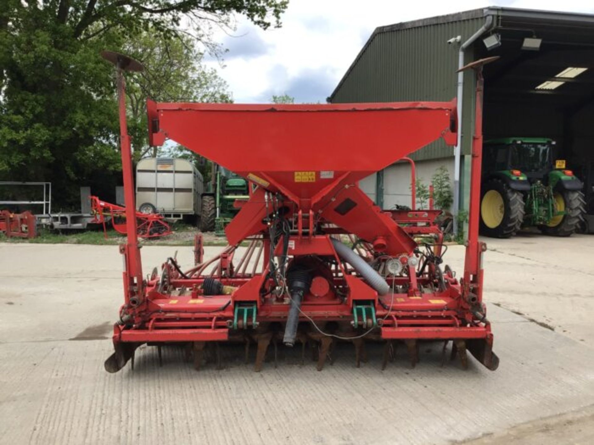 2009 KVERNELAND ACCORD I DRILL PRO WITH KVERNELAND NGS301 POWER HARROW