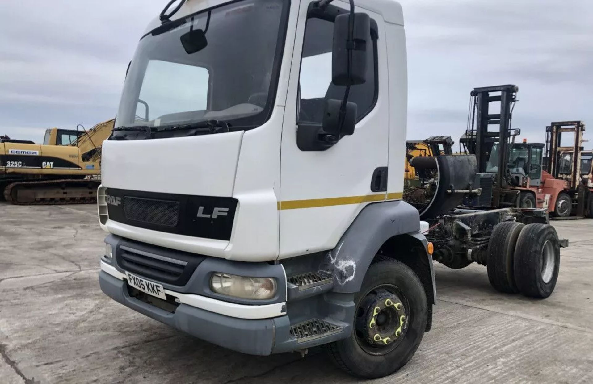 DAF LF 15 TON CAB AND CHASSIS - LEFT HAND DRIVE - Image 5 of 8