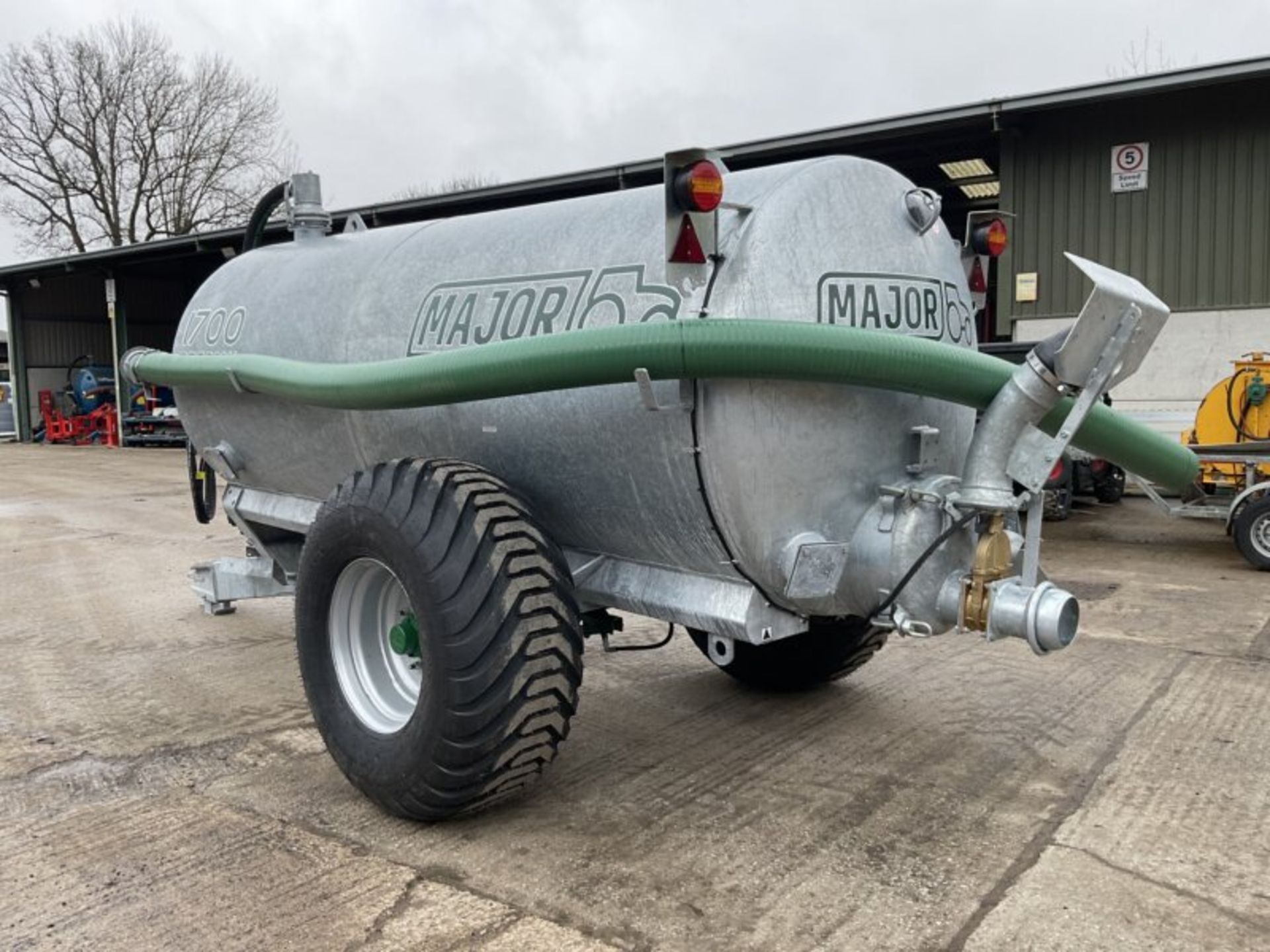 MAJOR 1700 GALLON VACUUM TANKER - Image 6 of 8