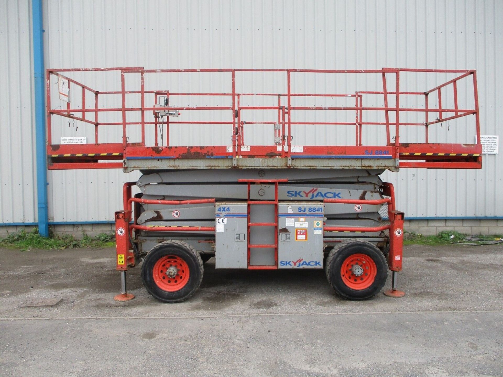 SKYJACK SJ8841 SCISSOR LIFT YEAR 2012 - Image 9 of 9