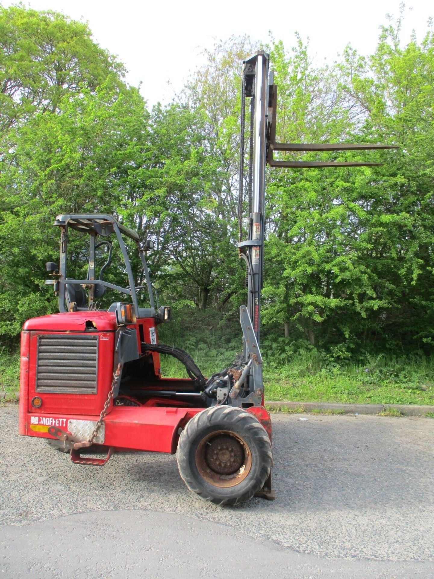 2008 MOFFETT M5 25.3: HEAVY-DUTY FORKLIFT - Image 14 of 14