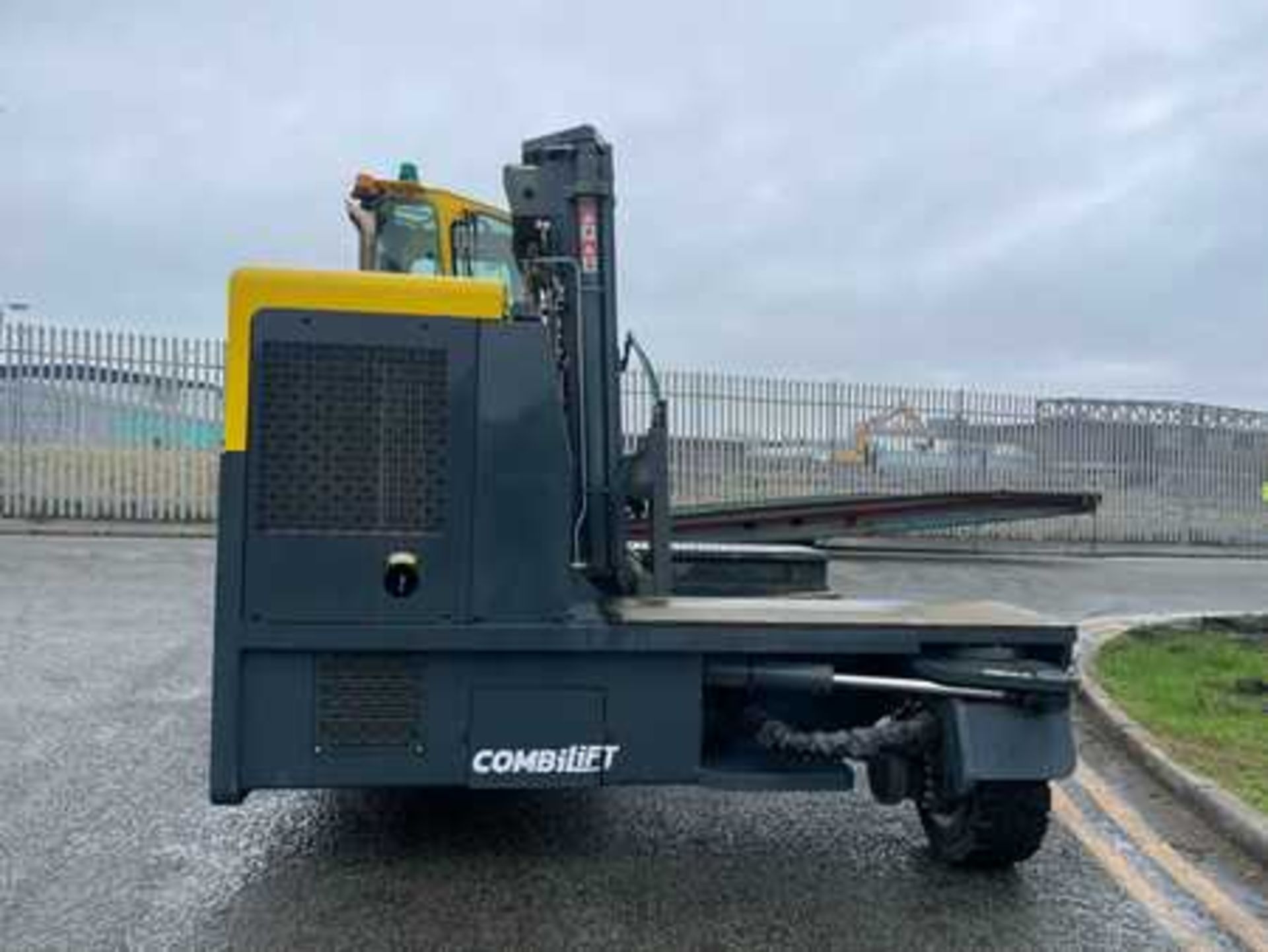 FOUR-WAY TRUCKS COMBILIFT C8000 - Image 3 of 9