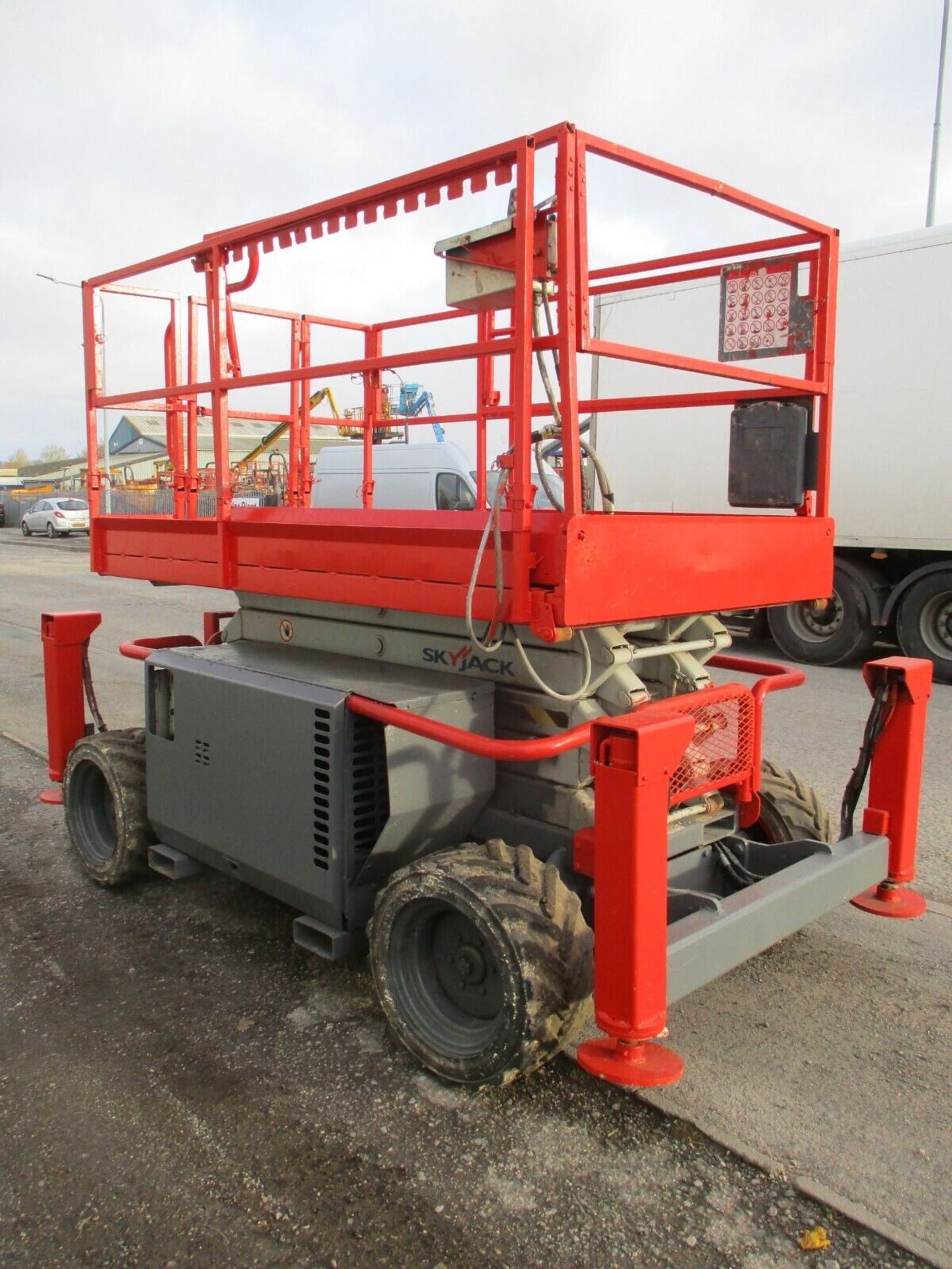 KUBOTA ENGINE SKYJACK SJ6832 SCISSOR LIFT - Image 5 of 9