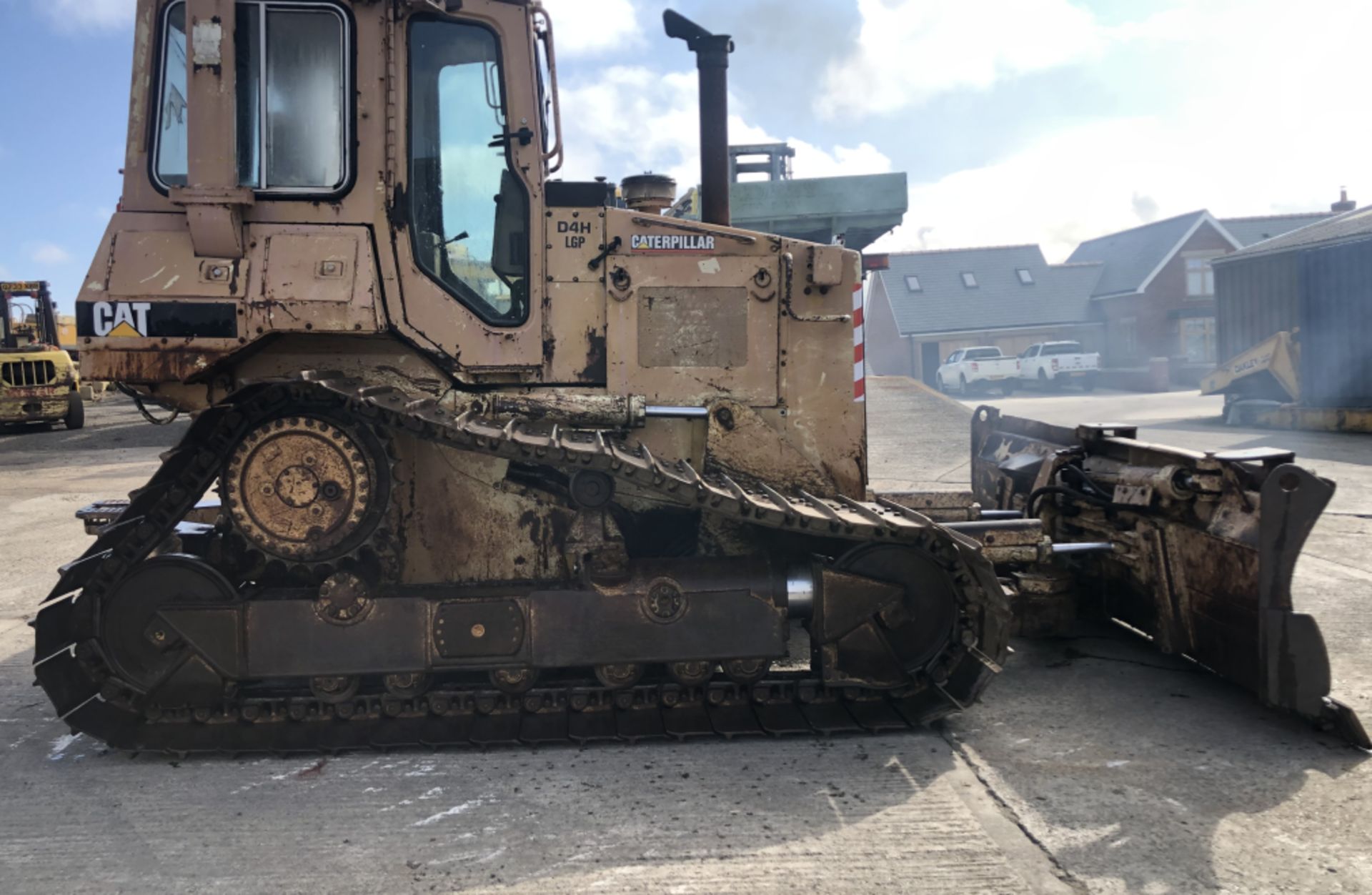 CATERPILLAR D4H LGP TRACKED DOZER | RECON ENGINE - Image 7 of 11