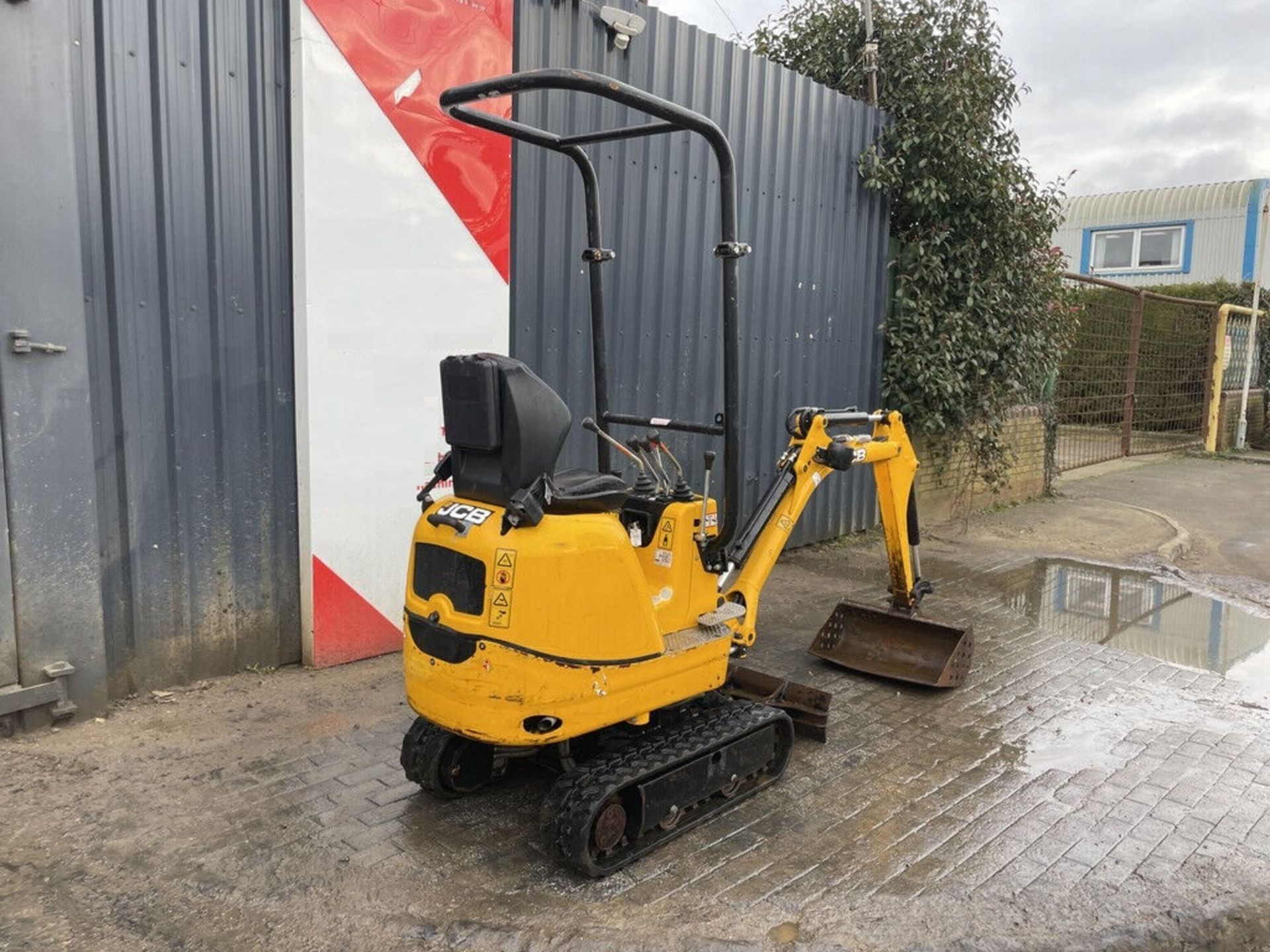 2020 JCB 8008 CTS: AGILE MICRO EXCAVATOR WITH 736 HOURS, PERKINS DIESEL ENGINE - Image 3 of 11