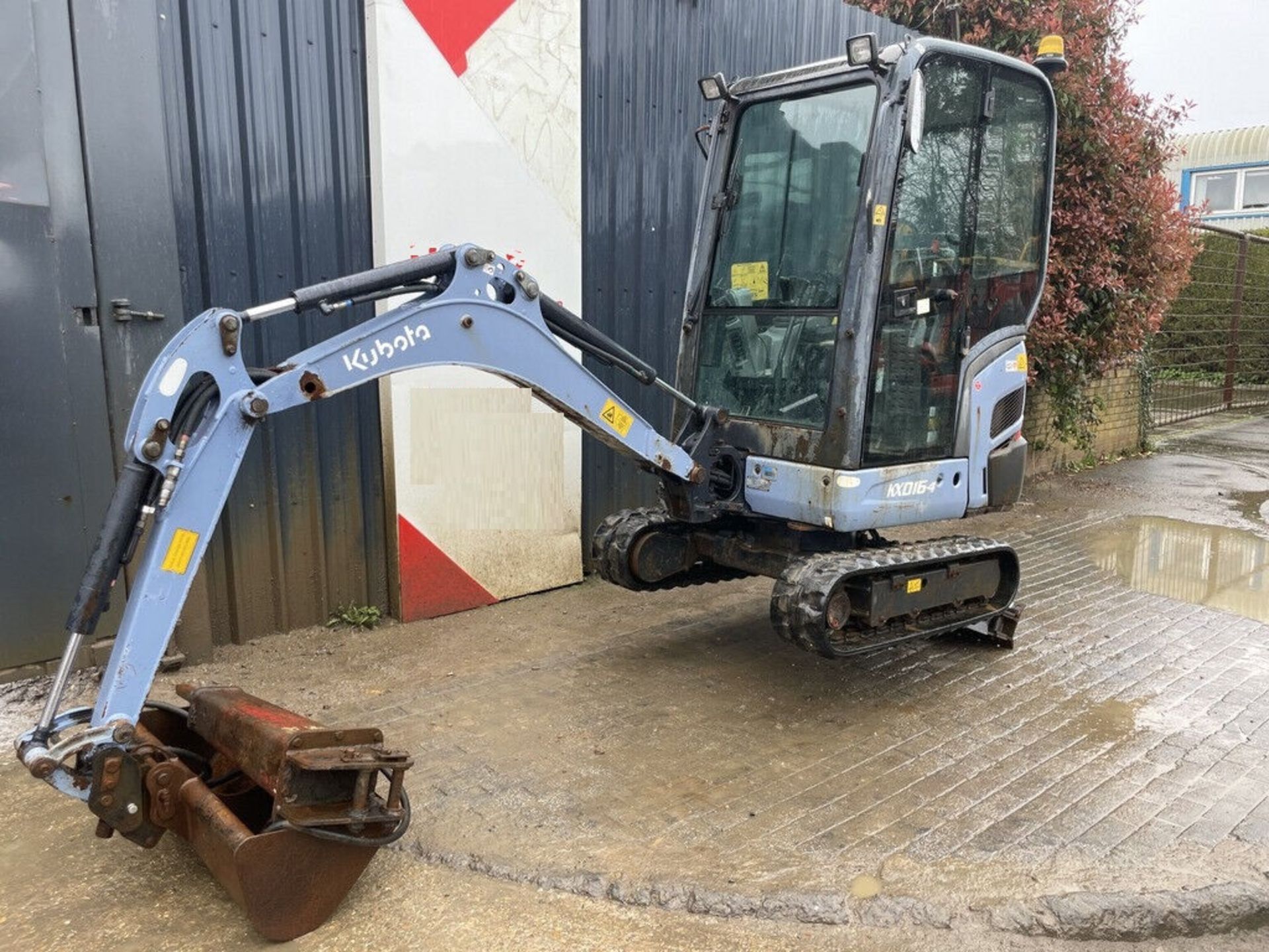 MAXIMIZE EFFICIENCY: 2016 KUBOTA EXCAVATOR, FULL CAB, EXPANDABLE TRACKS