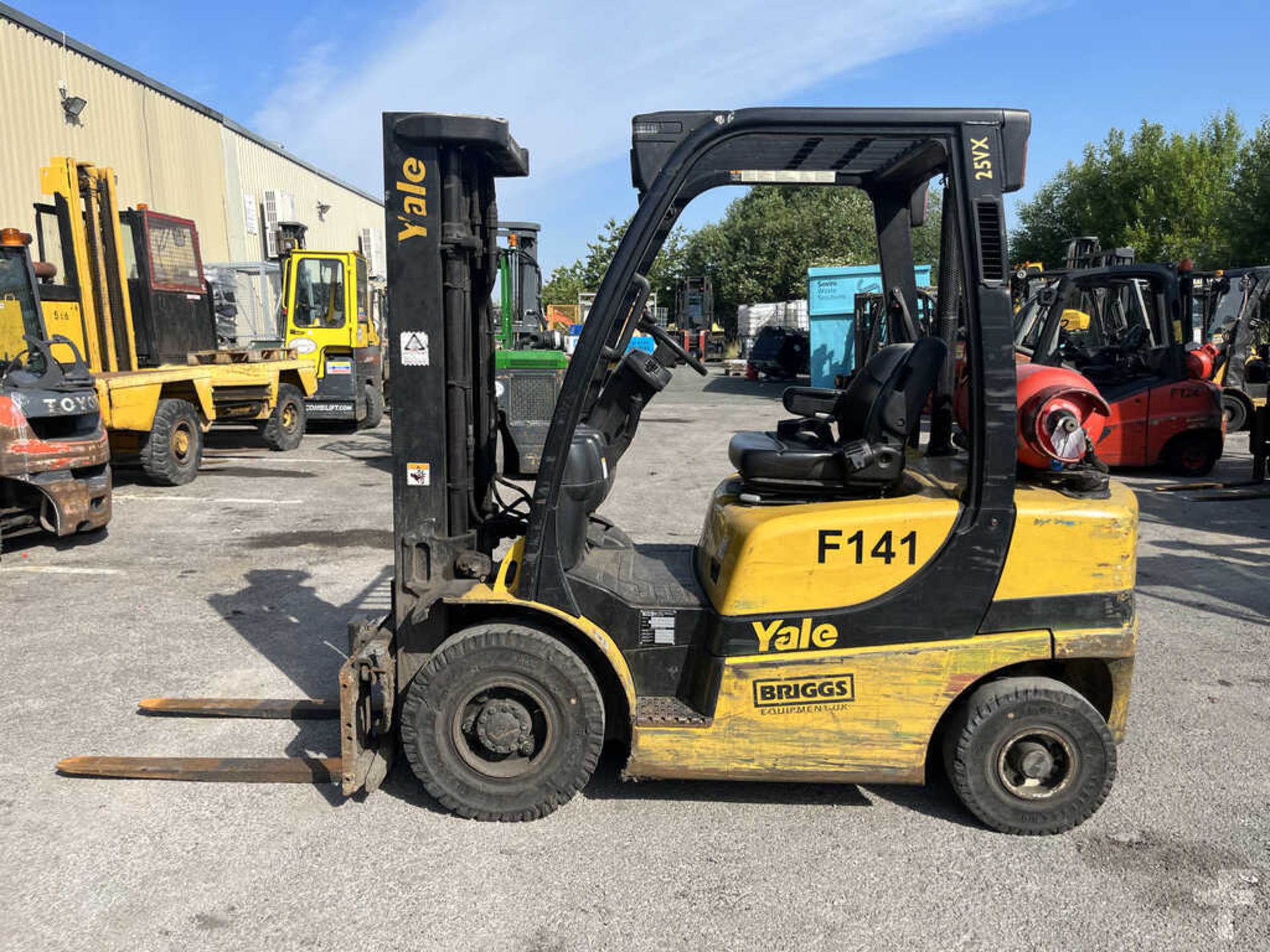 LPG FORKLIFTS YALE GLP25VX