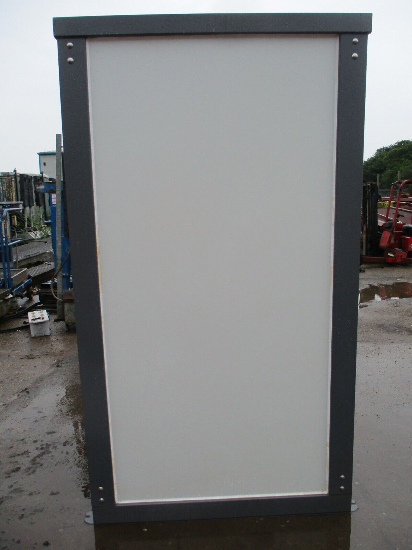 1.1M X 1.3M SHIPPING CONTAINER TOILET BLOCK - Image 2 of 5