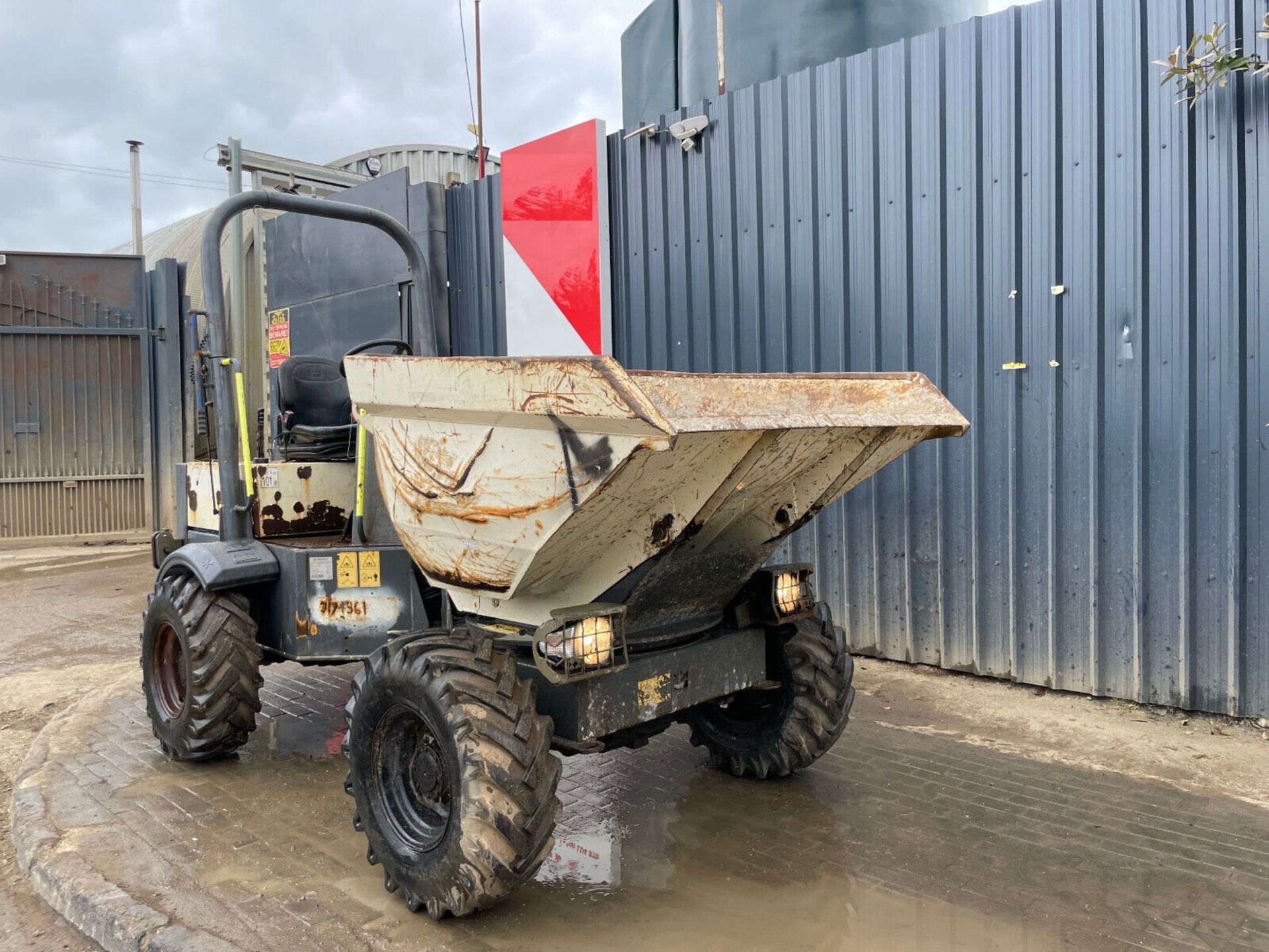 ROAD WARRIOR: ROTOMAX 4X4 EXCELS WITH 3000 KG PAYLOAD - Image 11 of 11