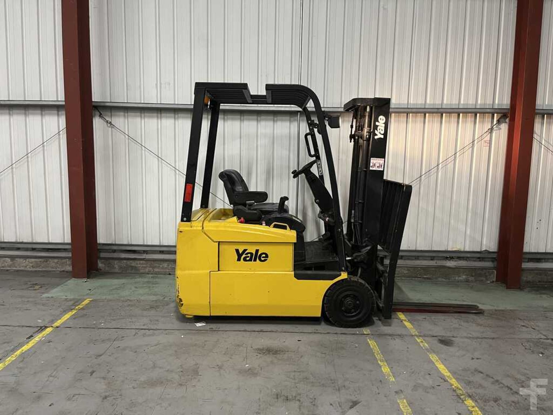 ELECTRIC - 3 WHEELS YALE ERP18 ATF *CHARGER INCLUDED