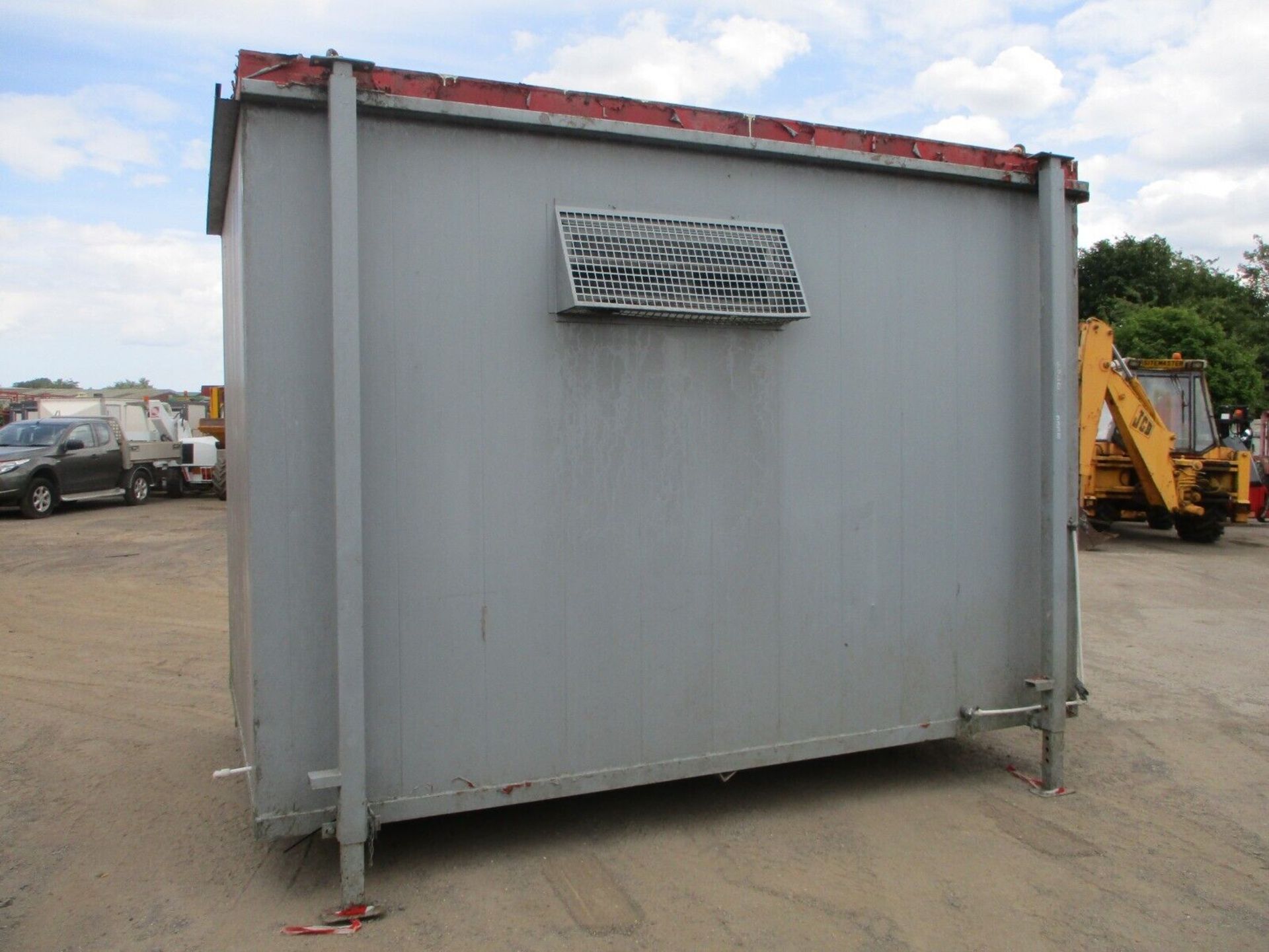 12 FOOT LONG SHIPPING CONTAINER TOILET BLOCK - Image 2 of 12