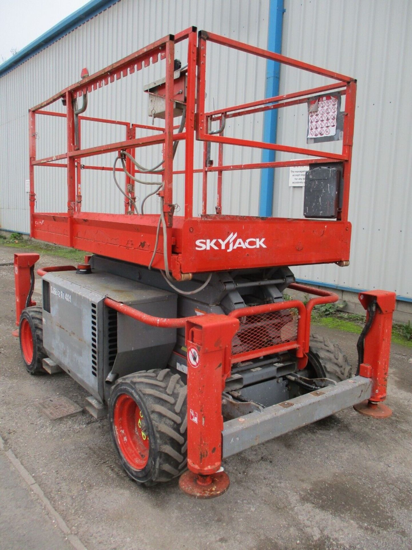 SKYJACK SJ6832: STABILITY REDEFINED WITH LEVELLING LEGS - Image 7 of 12