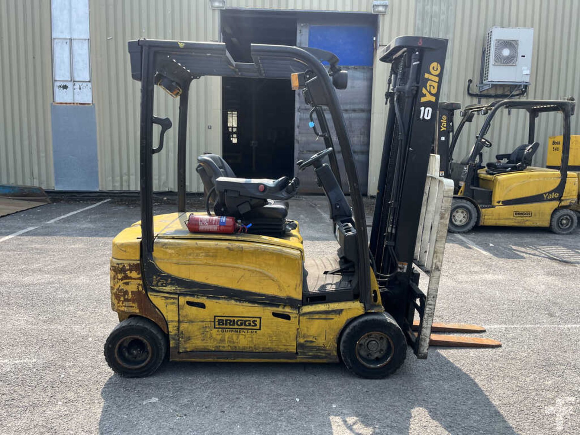 2014 ELECTRIC - 4 WHEELS YALE ERP20VFLWB *CHARGER INCLUDED