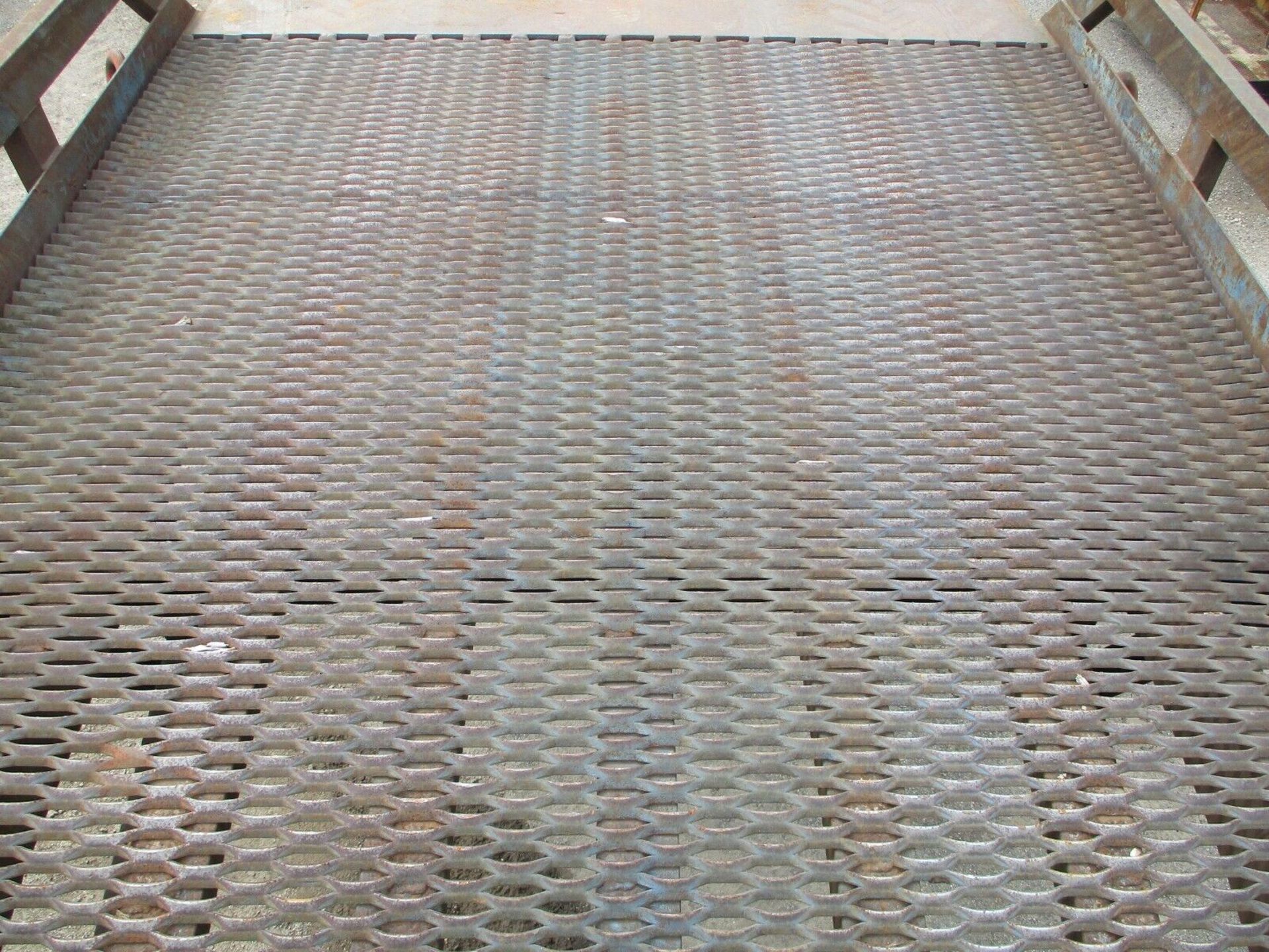 LANTERN CONTAINER LOADING RAMP 12 METRES LONG - Image 8 of 11