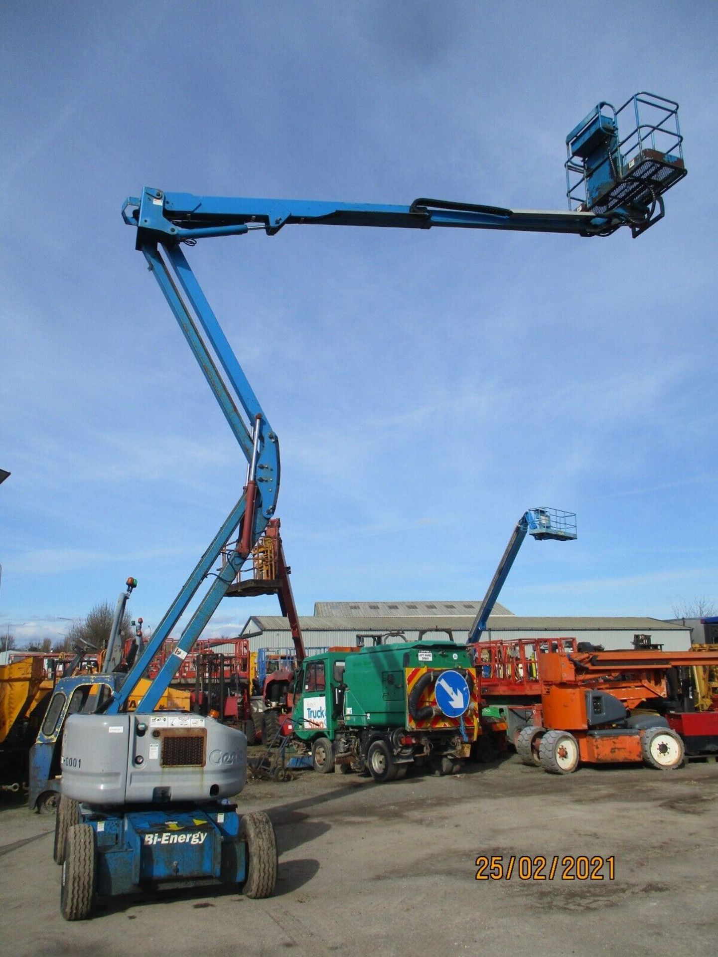 GENIE Z45 25 CHERRY PICKER