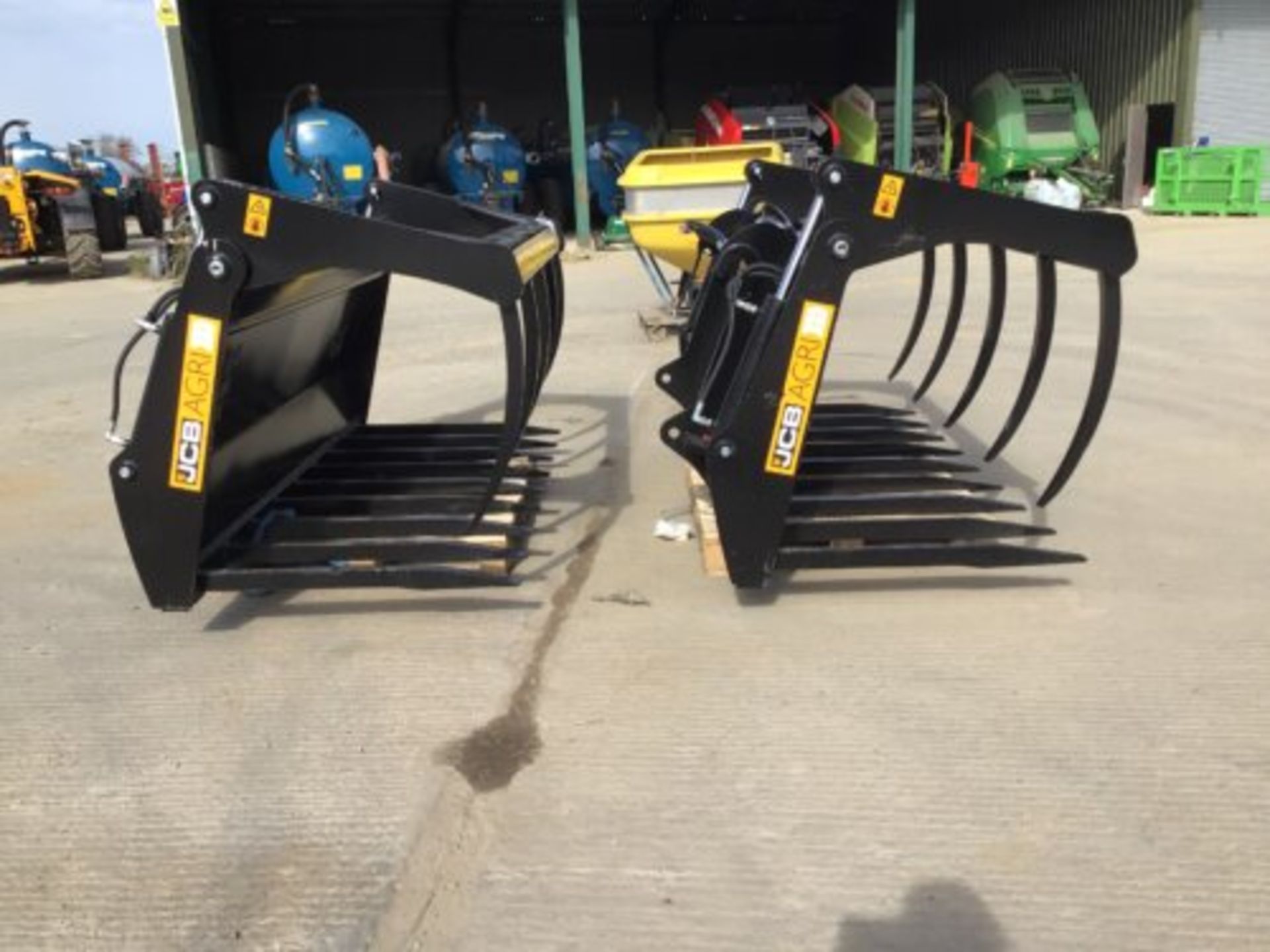 JCB GRAB BUCKET - Image 2 of 7