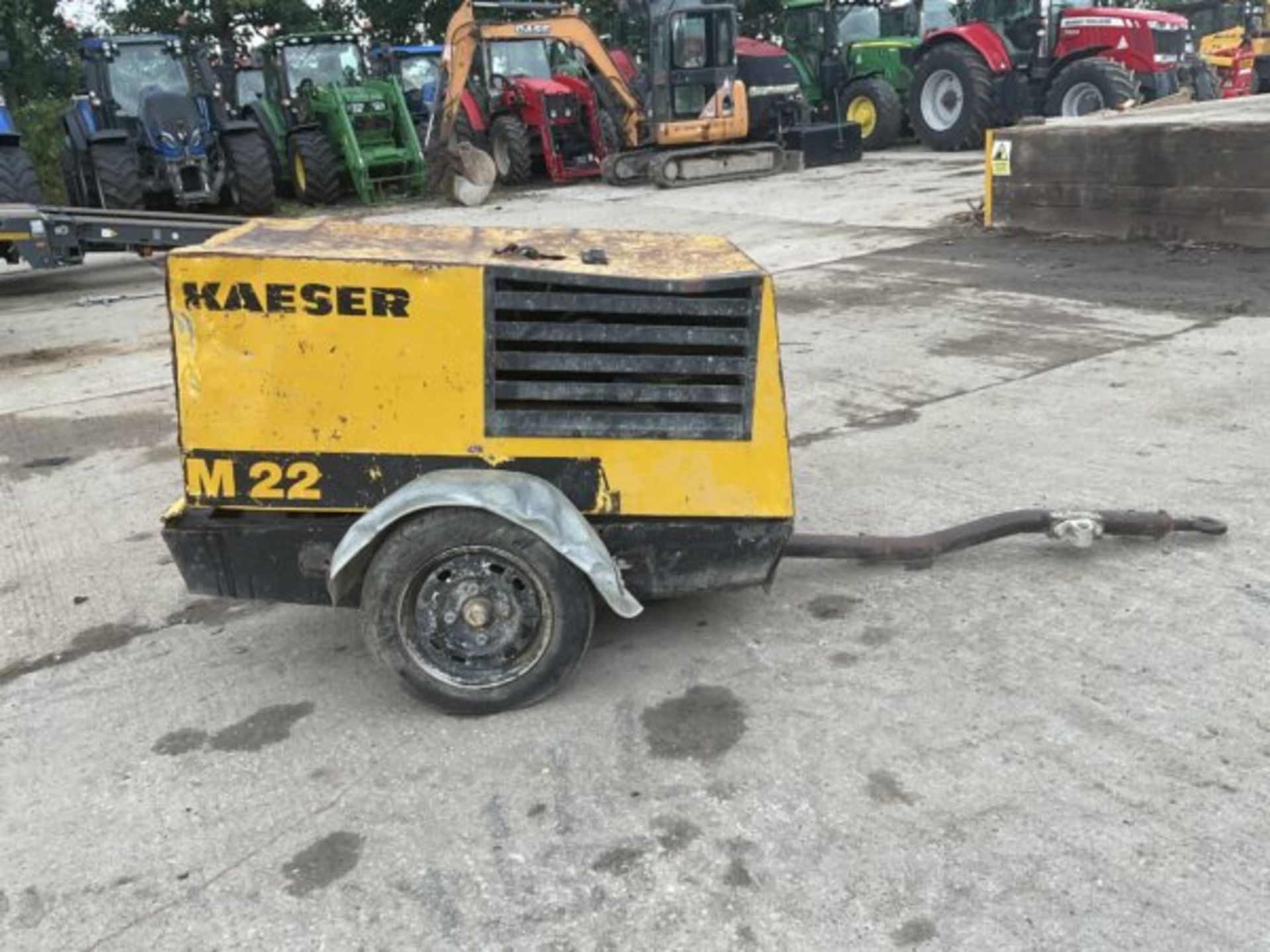 KAESER M22 COMPRESSOR. KUBOTA ENGINE. 2706 HOURS. YEAR 1998 - Image 4 of 7