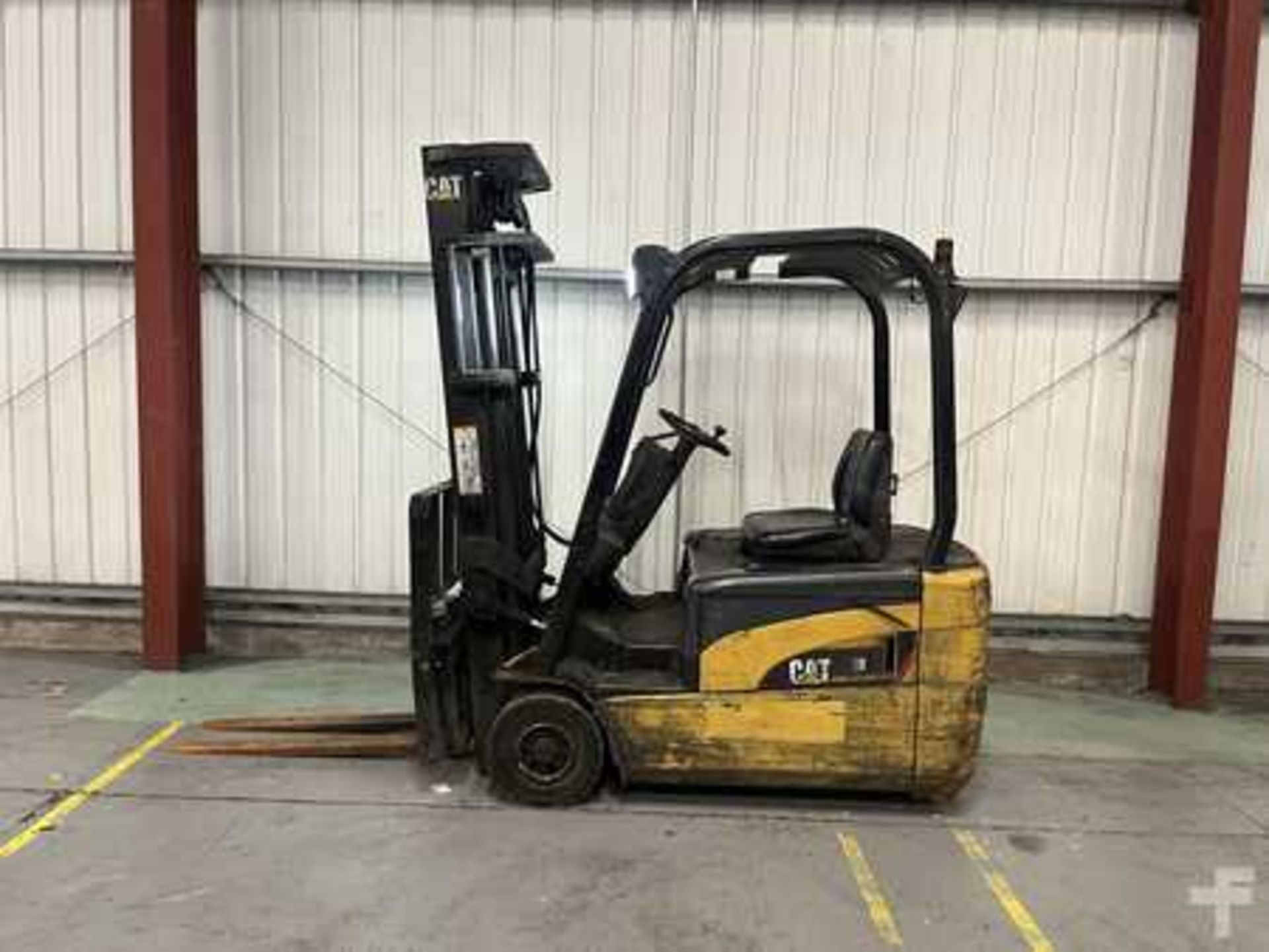 ELECTRIC - 3 WHEELS CAT LIFT TRUCKS EP18NT *CHARGER INCLUDED