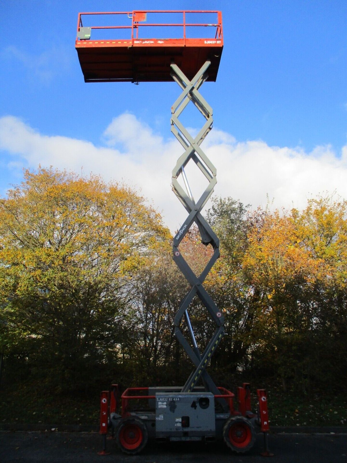 ELEVATE EFFICIENCY: 2015 SKYJACK SJ6832 SCISSOR LIFT - Bild 3 aus 13