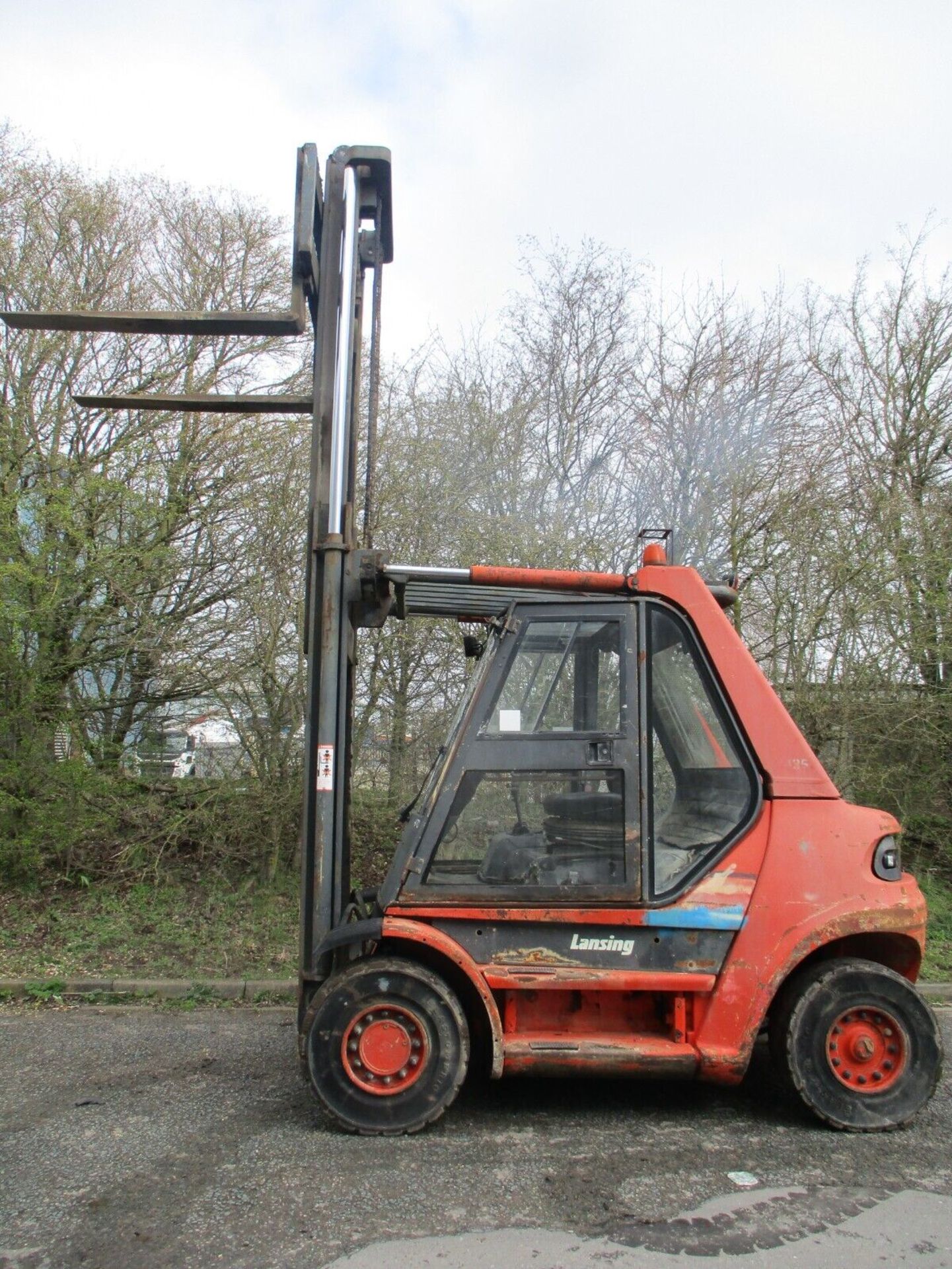 LINDE H70D FORKLIFT: LIFTING POWERHOUSE AT 6500KG - Image 6 of 15