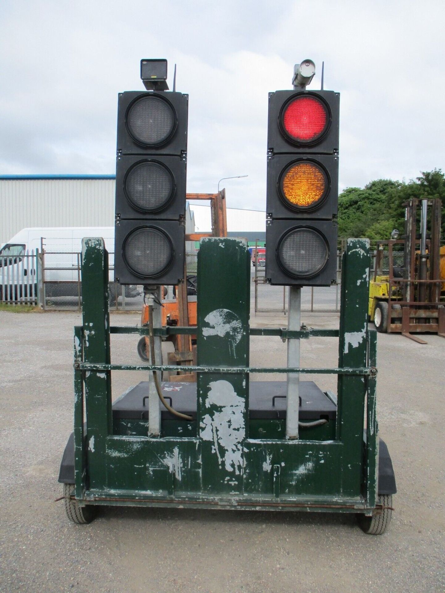 SRL 2 WAY TRAFFIC LIGHTS - Image 4 of 8