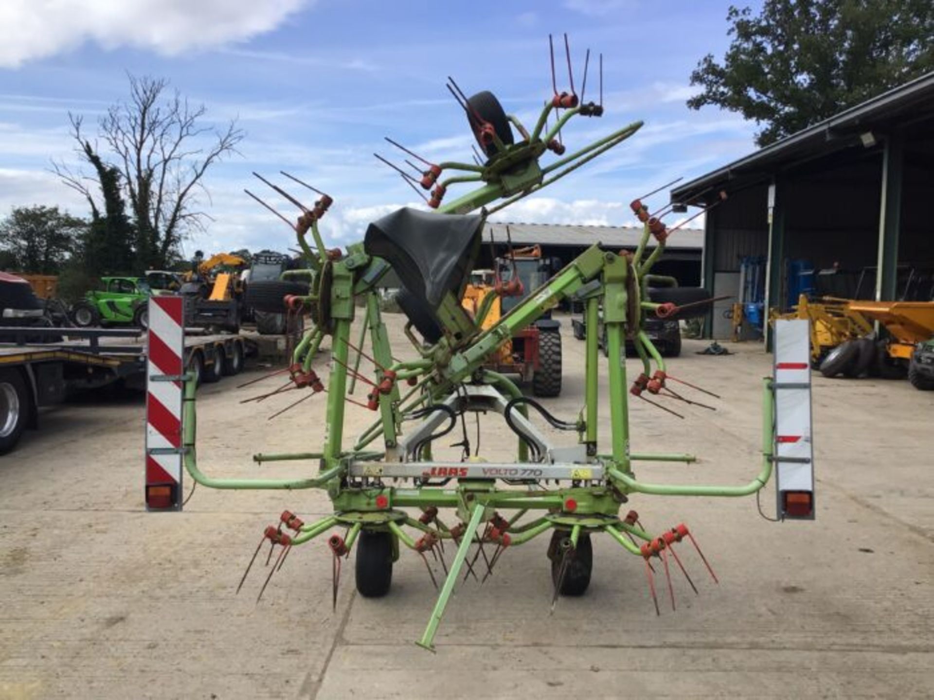 CLAAS VOLTO 770 6 ROTOR TEDDER. 3 POINT LINKAGE. HYDRAULIC FOLDING. - Image 4 of 6